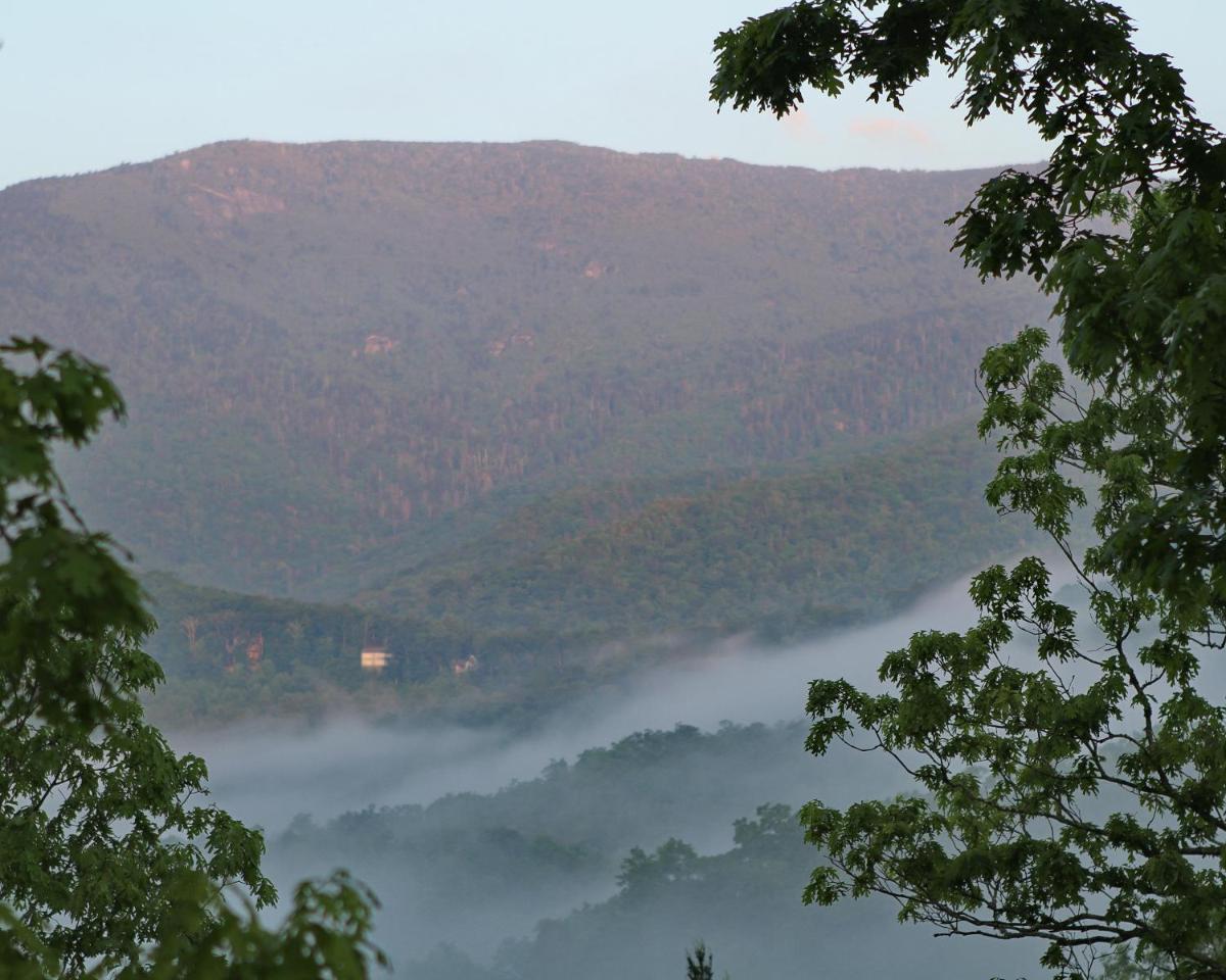 Mt Mitchell Cabin Rentals photo 11