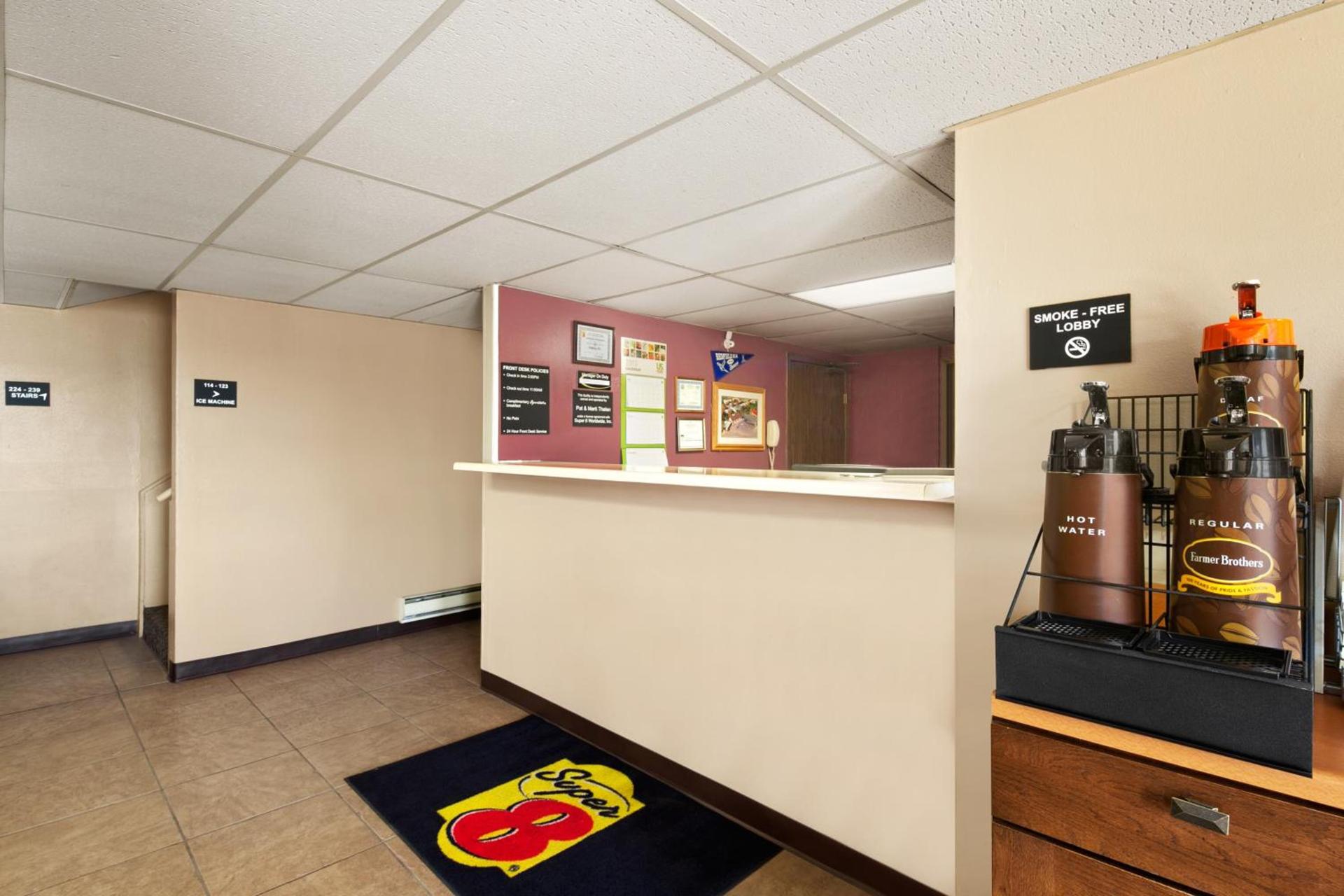 Super 8 by Wyndham Redfield photo 31