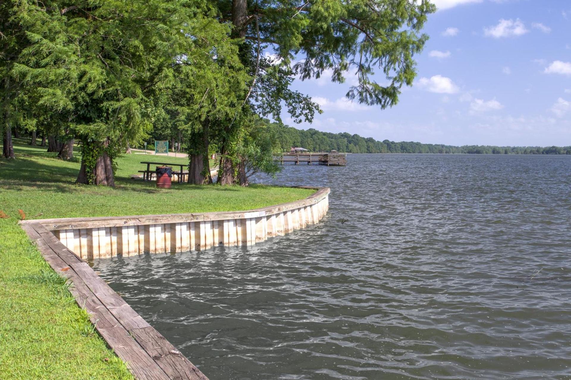 Days Inn by Wyndham Lake Village photo 37