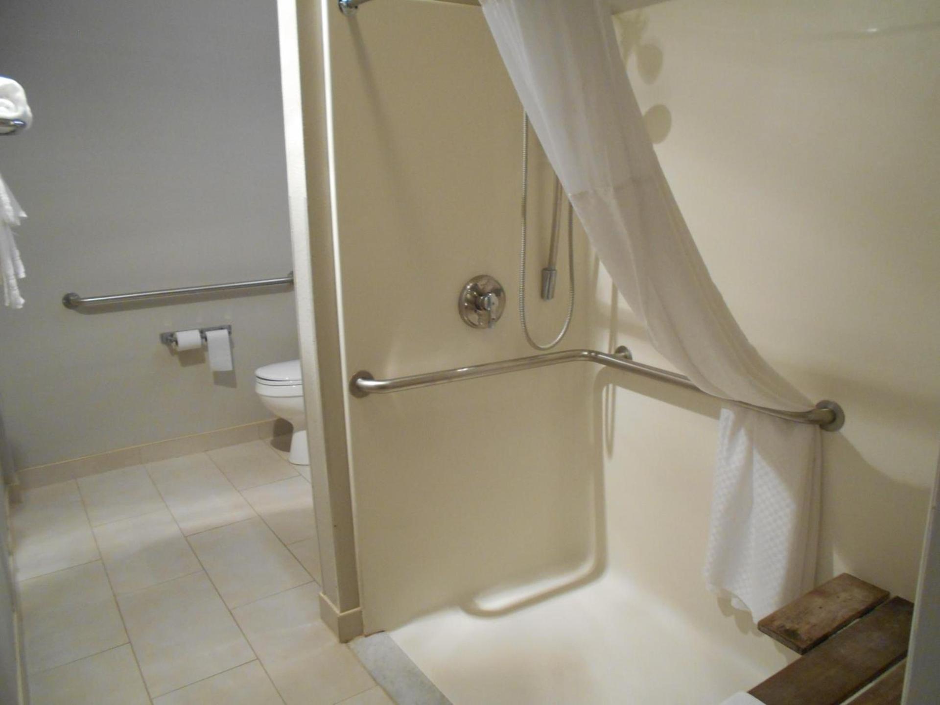 Microtel Inn by Wyndham - Albany Airport photo 42