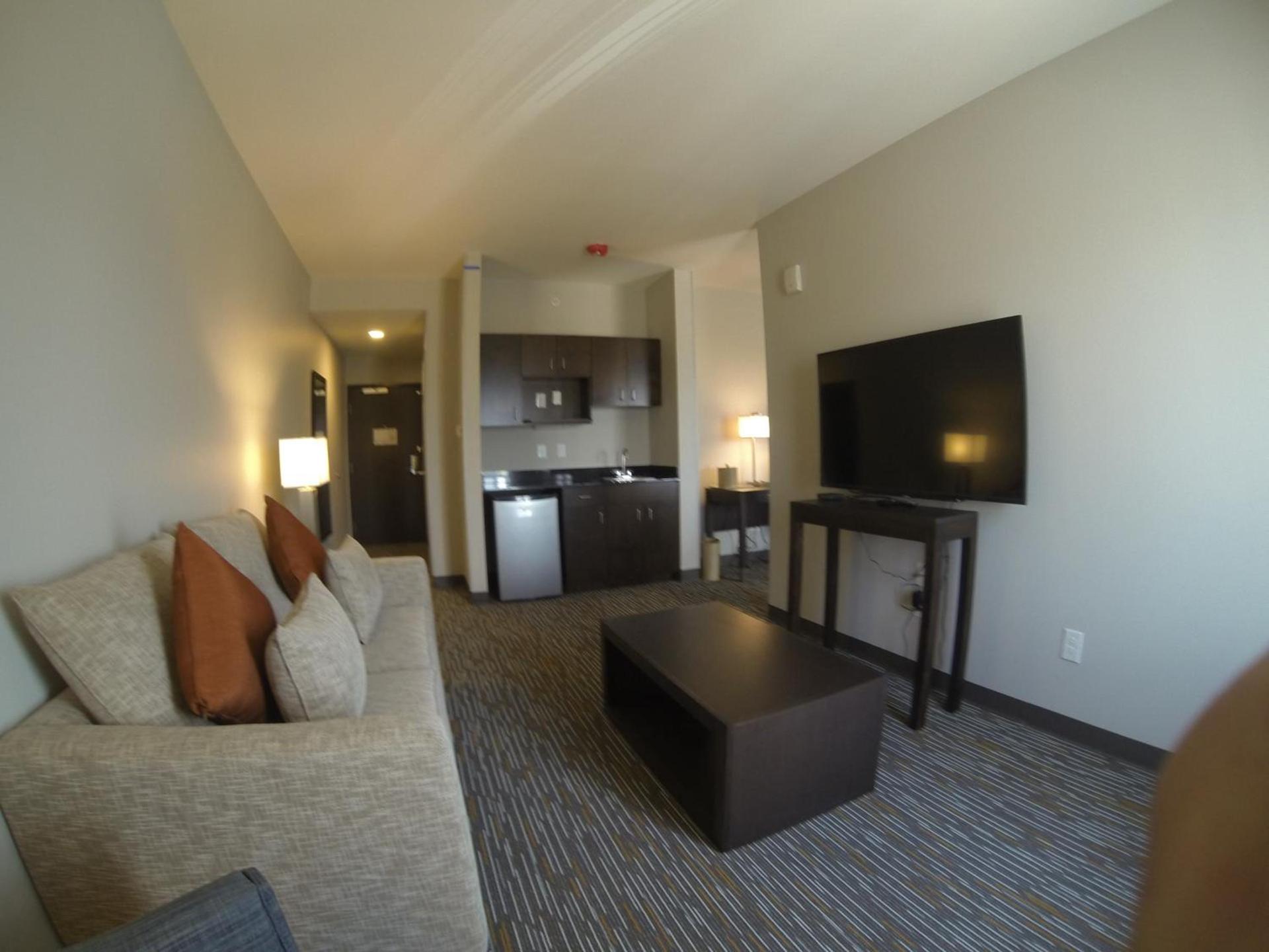 Wingate by Wyndham Loveland Johnstown photo 60