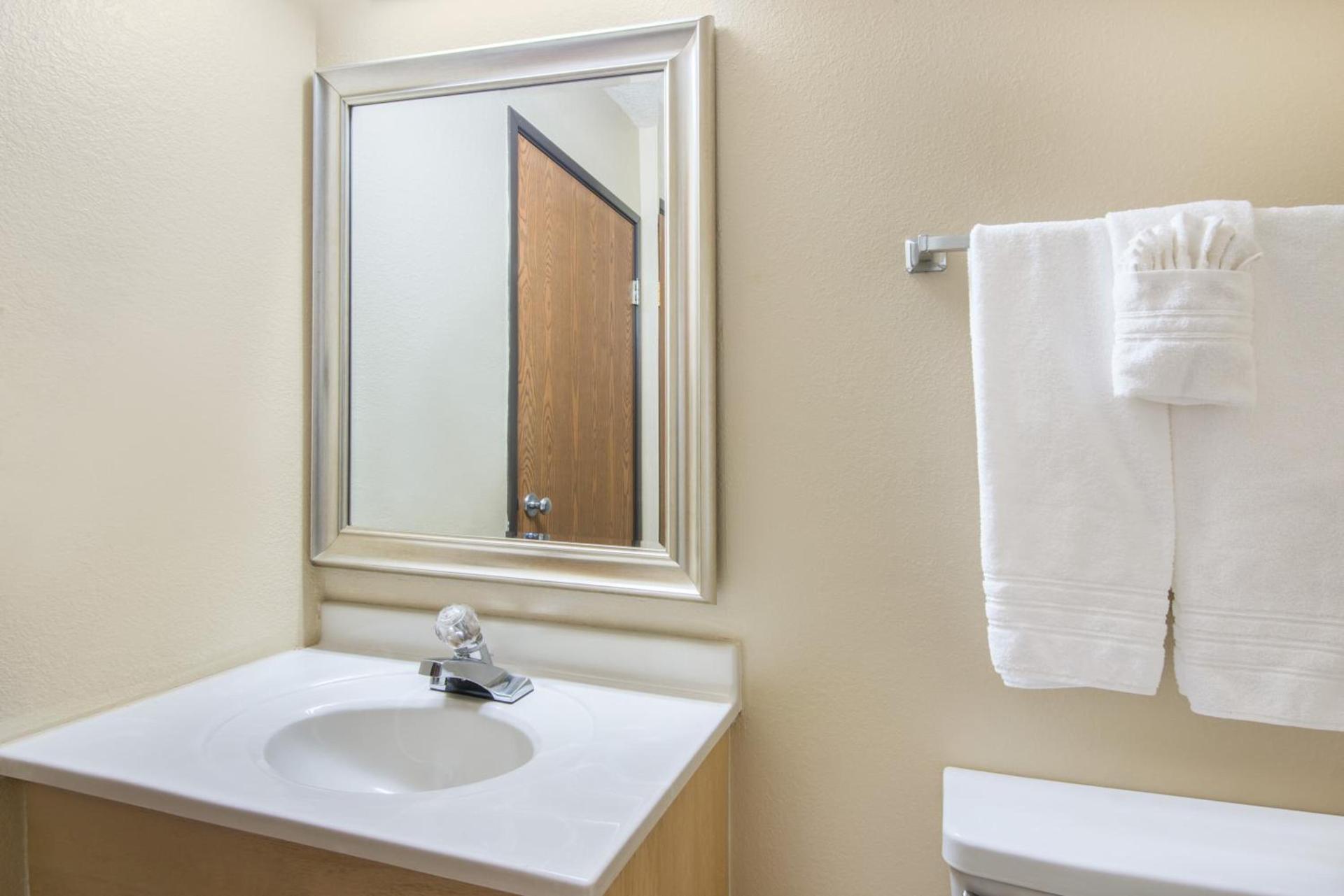 Super 8 by Wyndham Portales photo 21