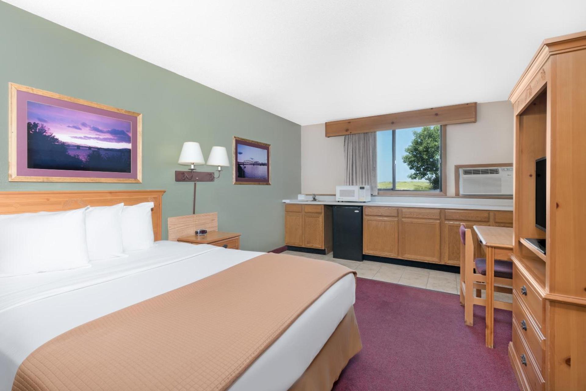 Super 8 by Wyndham Chamberlain SD photo 23