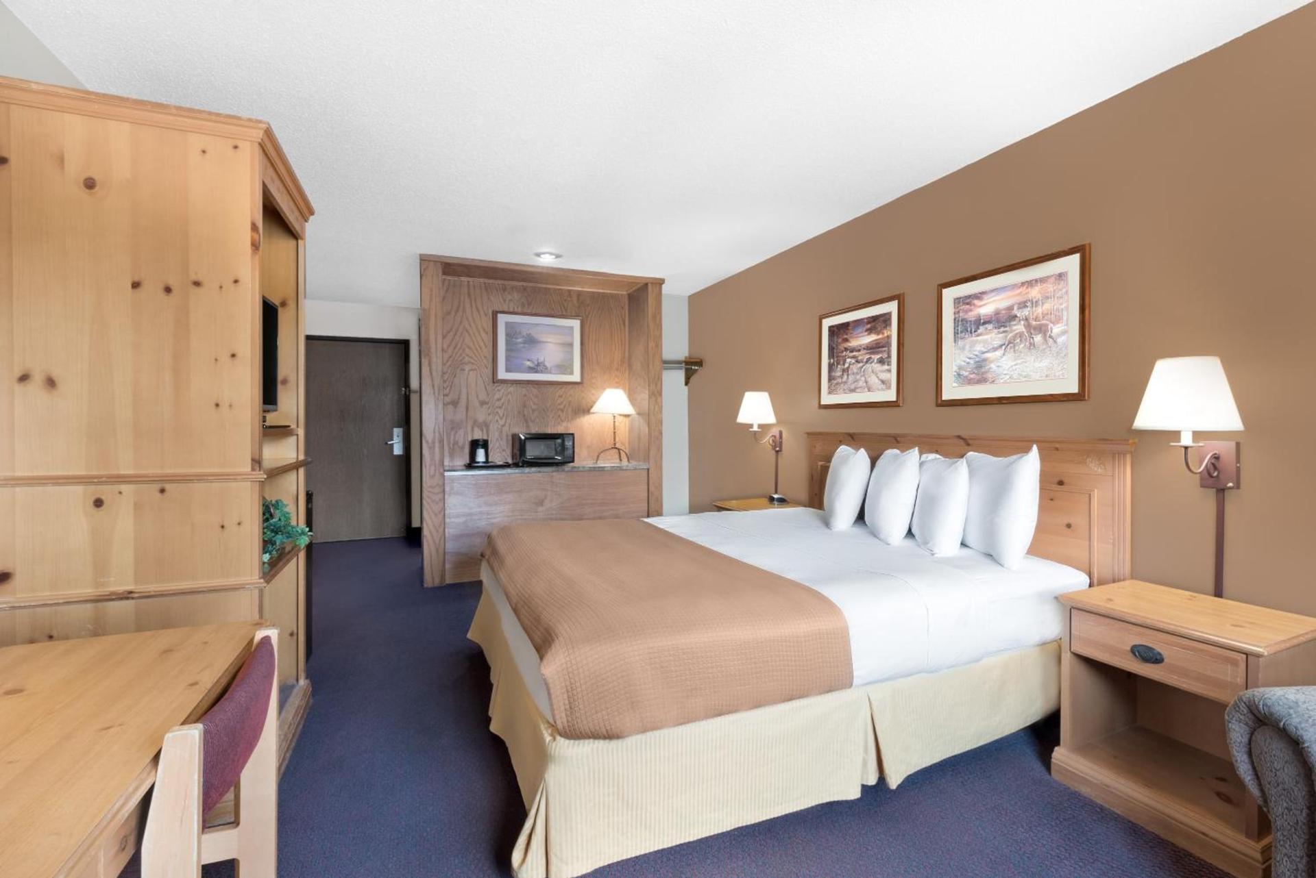 Super 8 by Wyndham Chamberlain SD photo 16