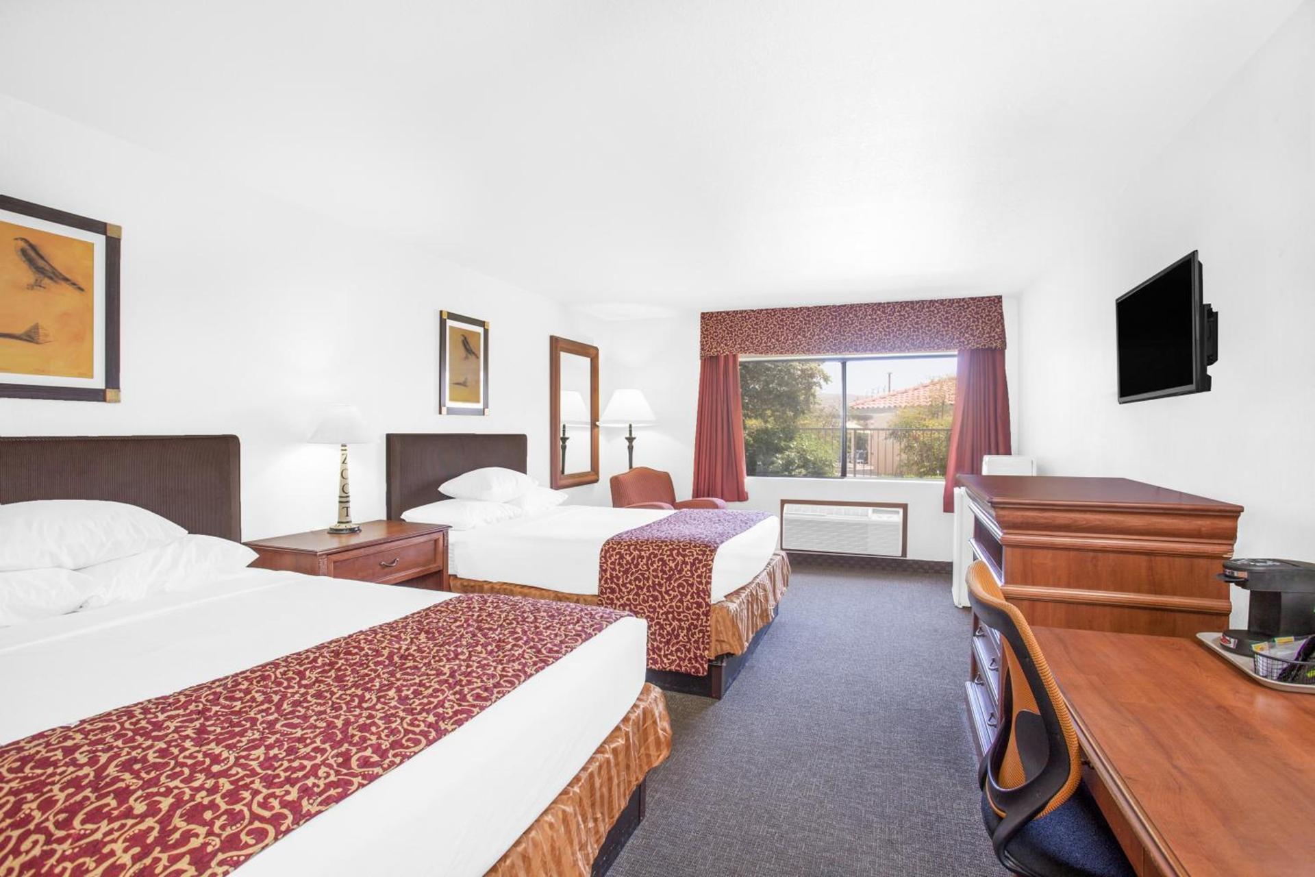 Ramada by Wyndham Barstow photo 3