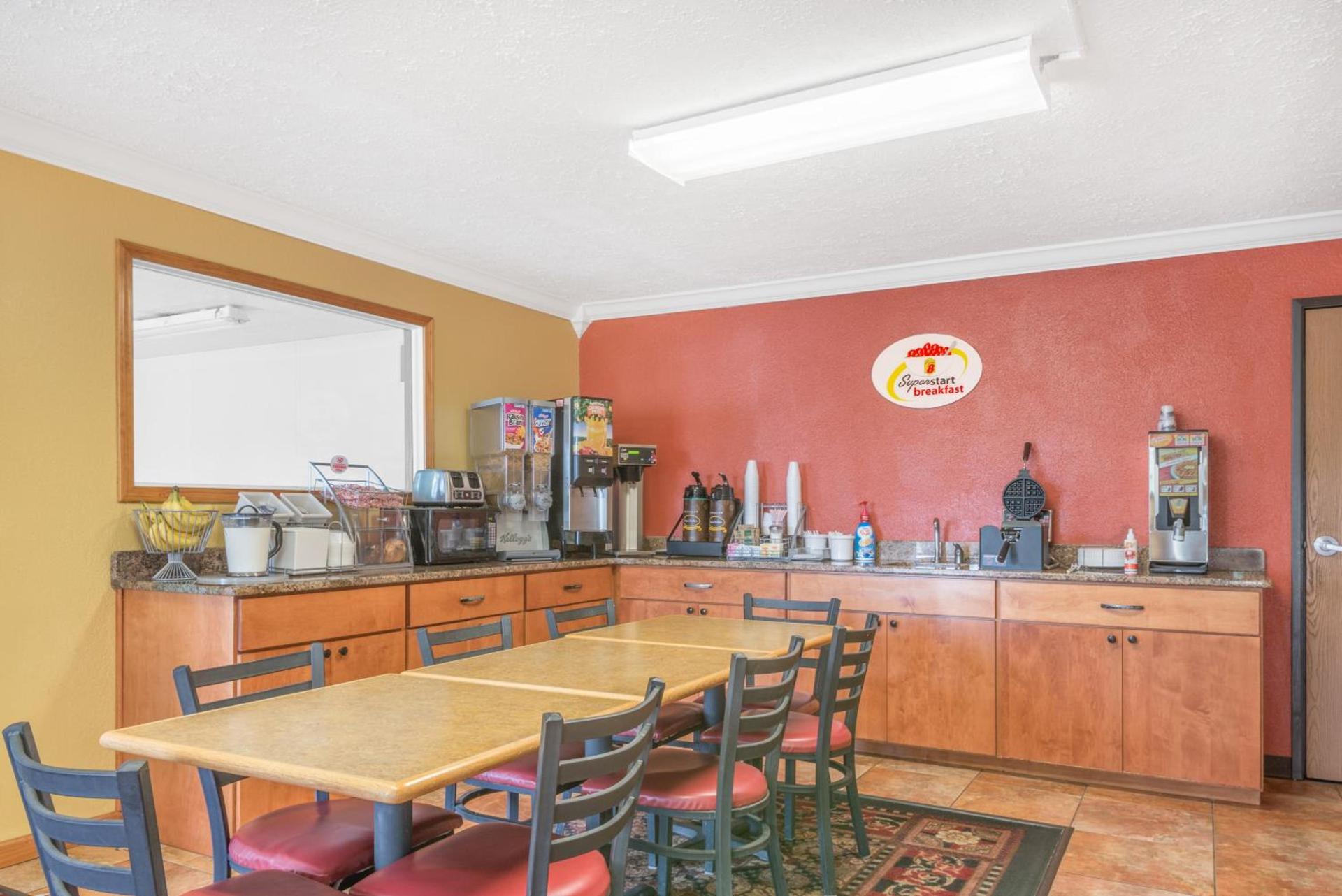 Super 8 by Wyndham Vincennes photo 21