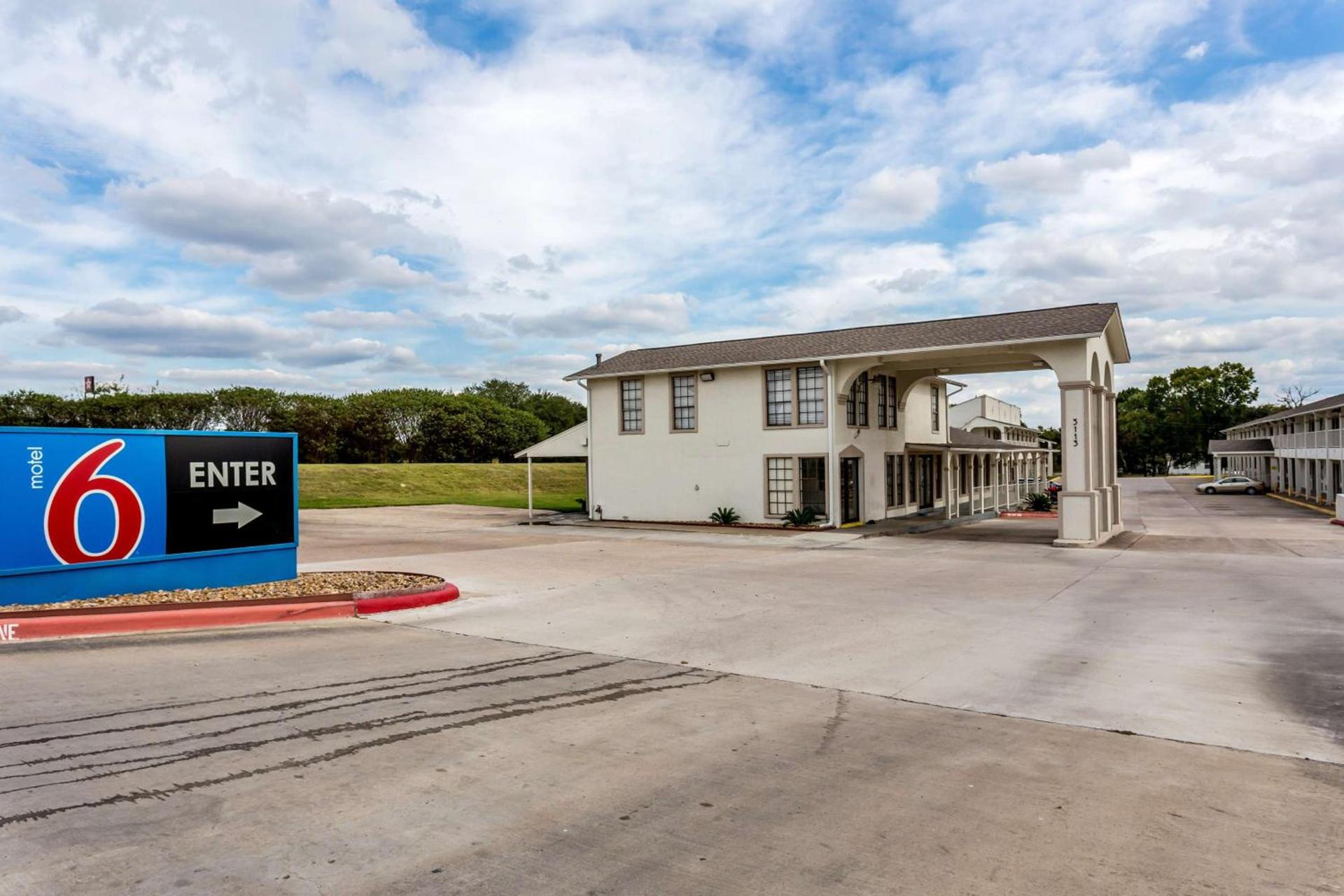 Motel 6-Bryan, TX - College Station photo 37