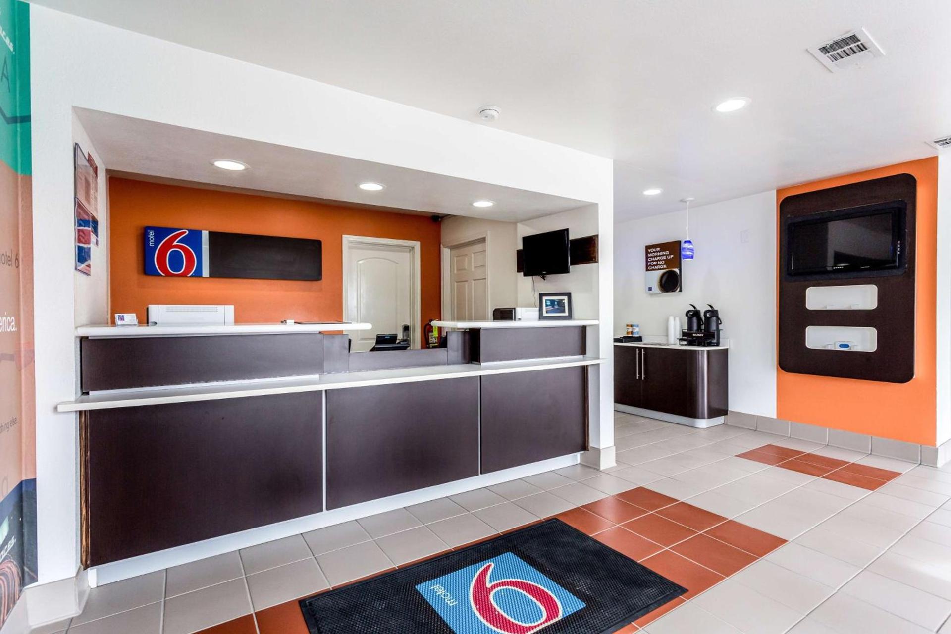 Motel 6-Bryan, TX - College Station photo 42