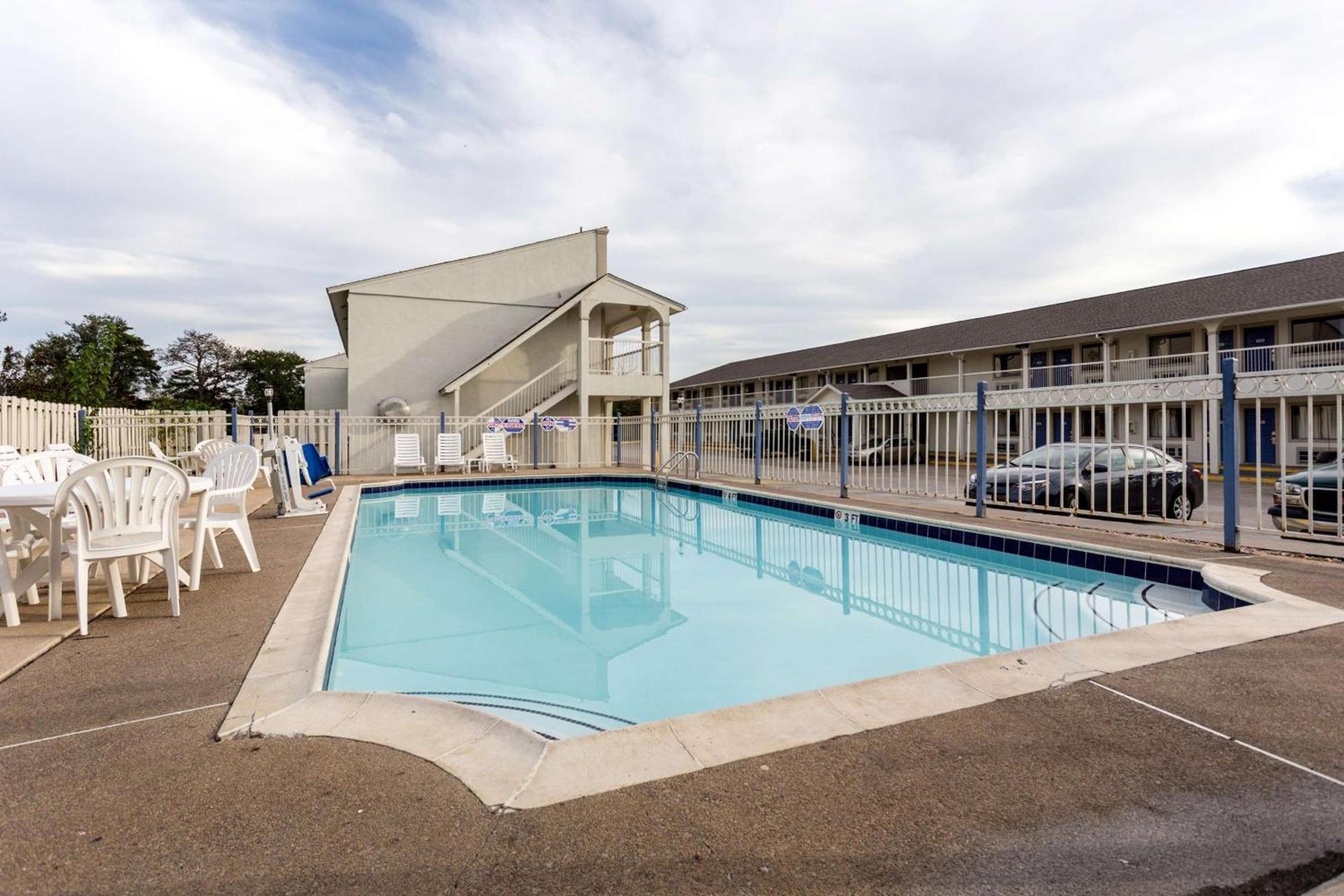 Motel 6-Bryan, TX - College Station photo 49