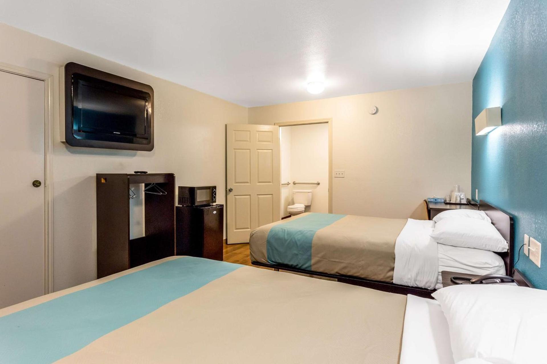 Motel 6-Bryan, TX - College Station photo 60