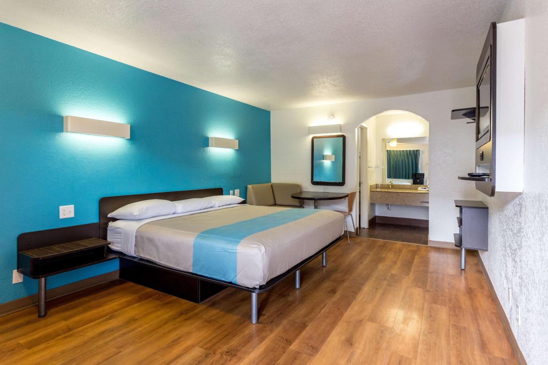 Motel 6-Bryan, TX - College Station photo 75