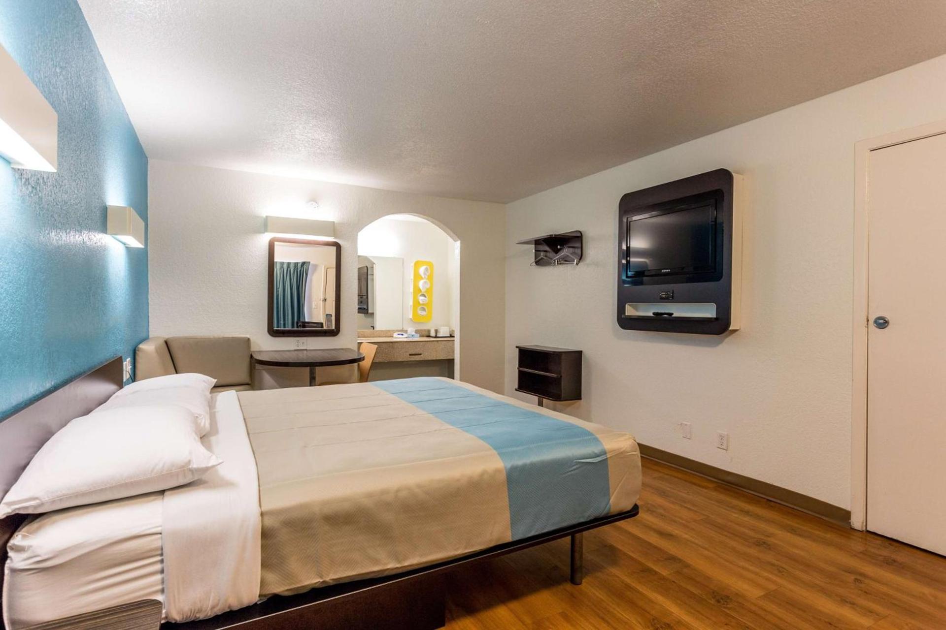 Motel 6-Bryan, TX - College Station photo 76