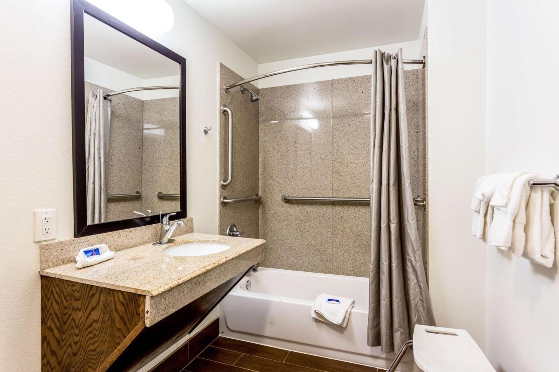 Motel 6-Bryan, TX - College Station photo 81