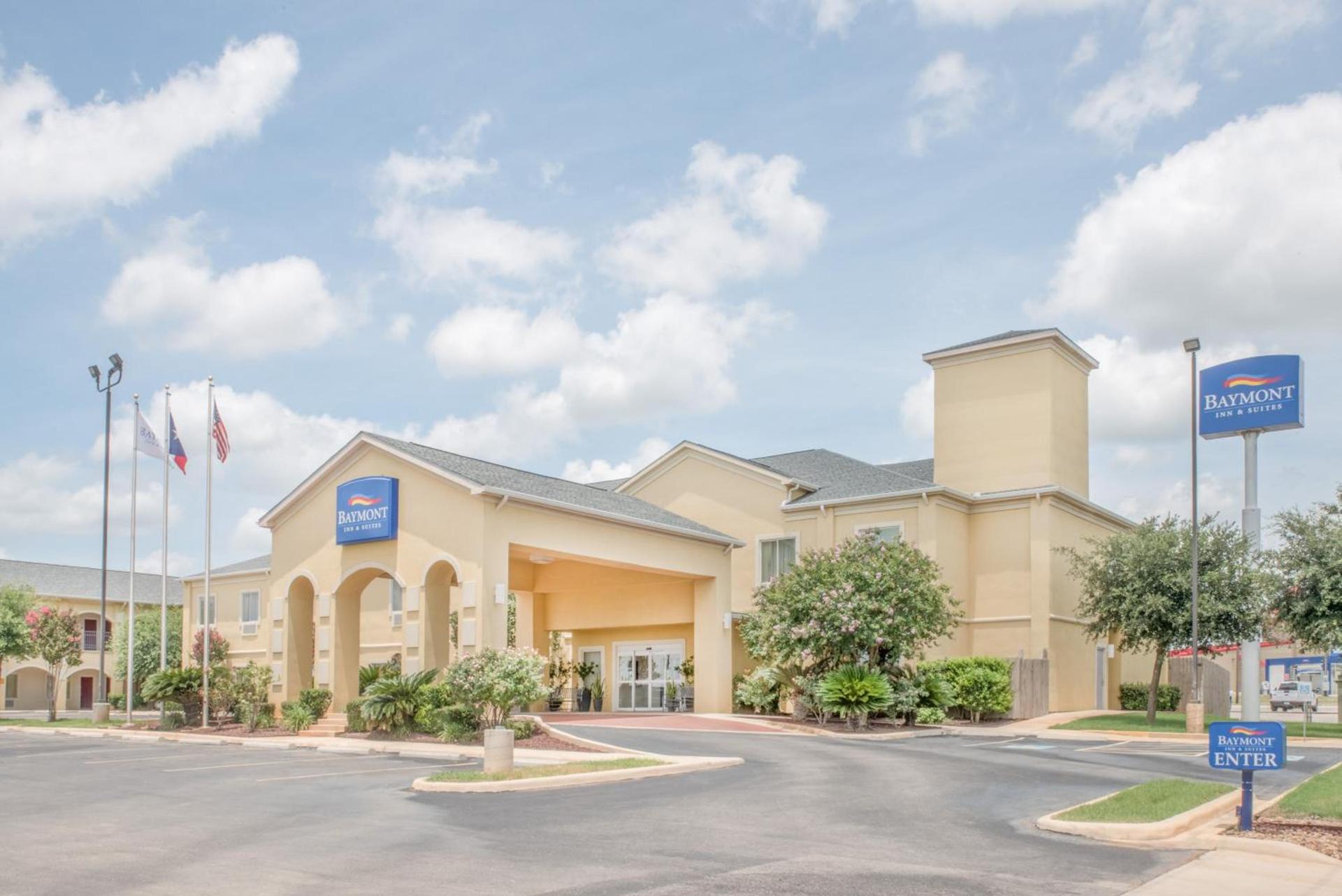 Baymont by Wyndham Pearsall photo 10