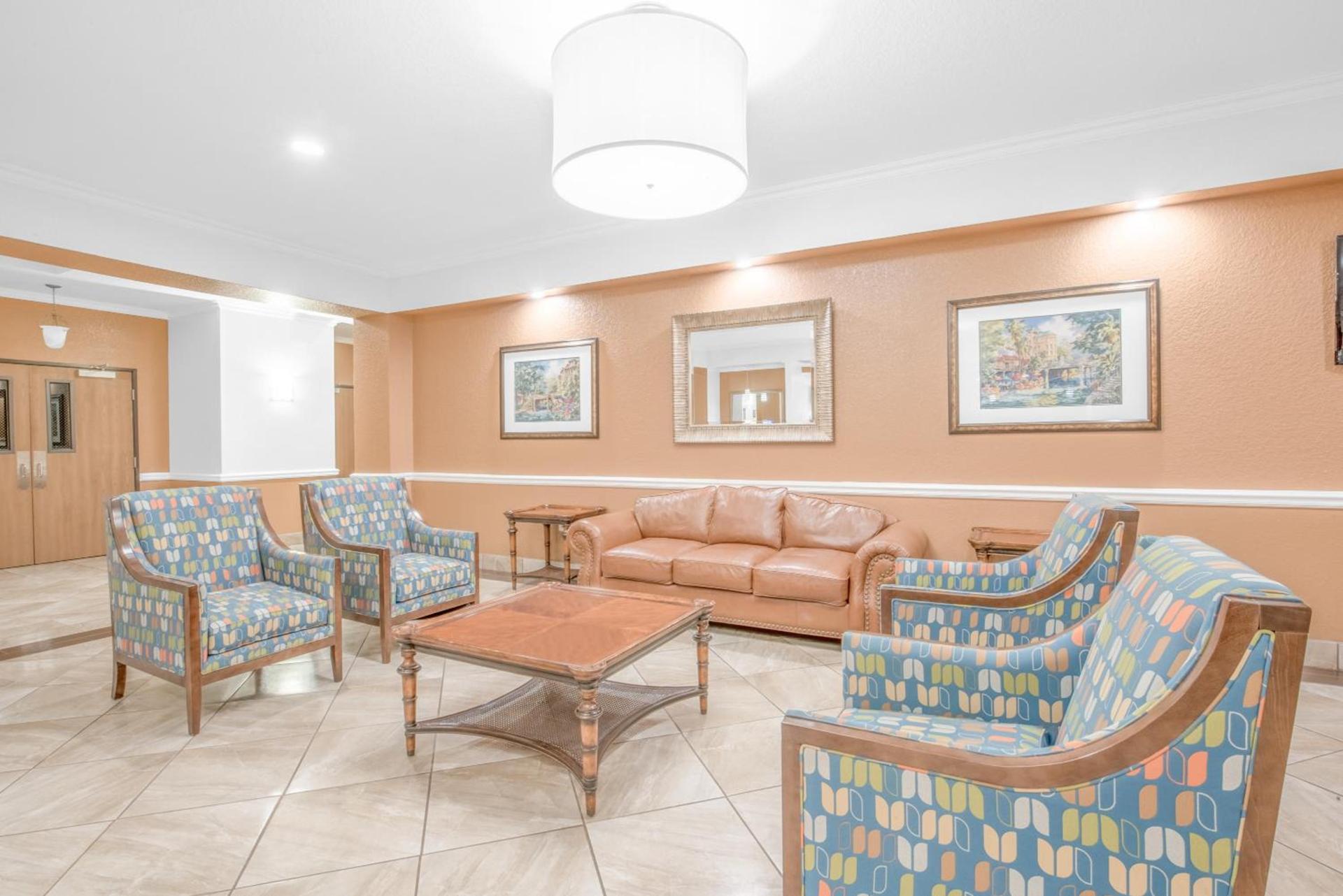 Baymont by Wyndham Pearsall photo 9