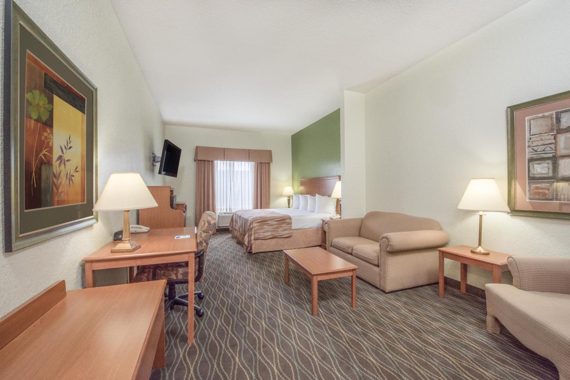 Baymont by Wyndham Pearsall photo 46