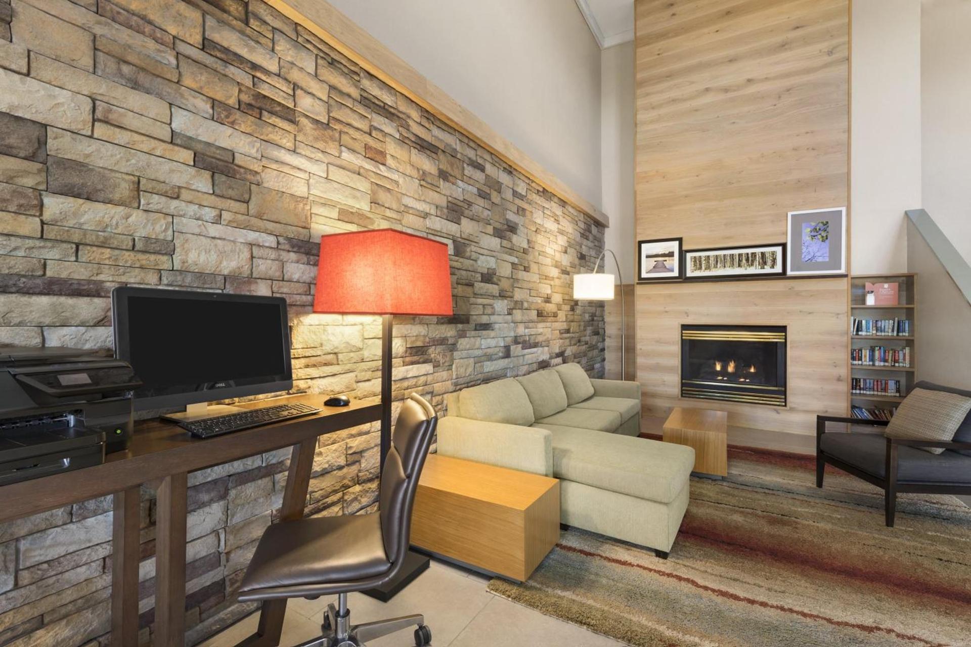 Country Inn & Suites by Radisson, Ankeny - Des Moines photo 22