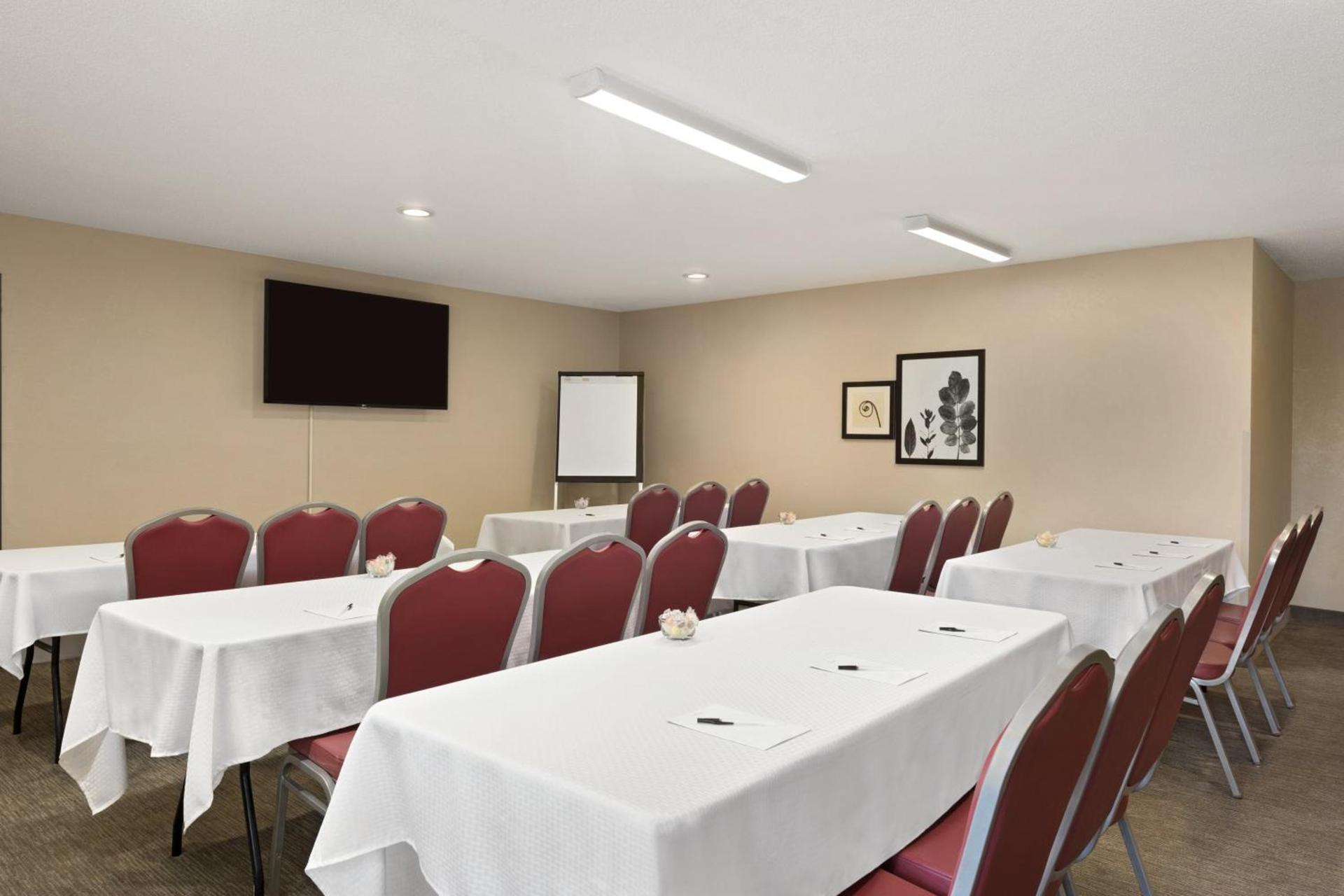Country Inn & Suites by Radisson, Ankeny - Des Moines photo 20