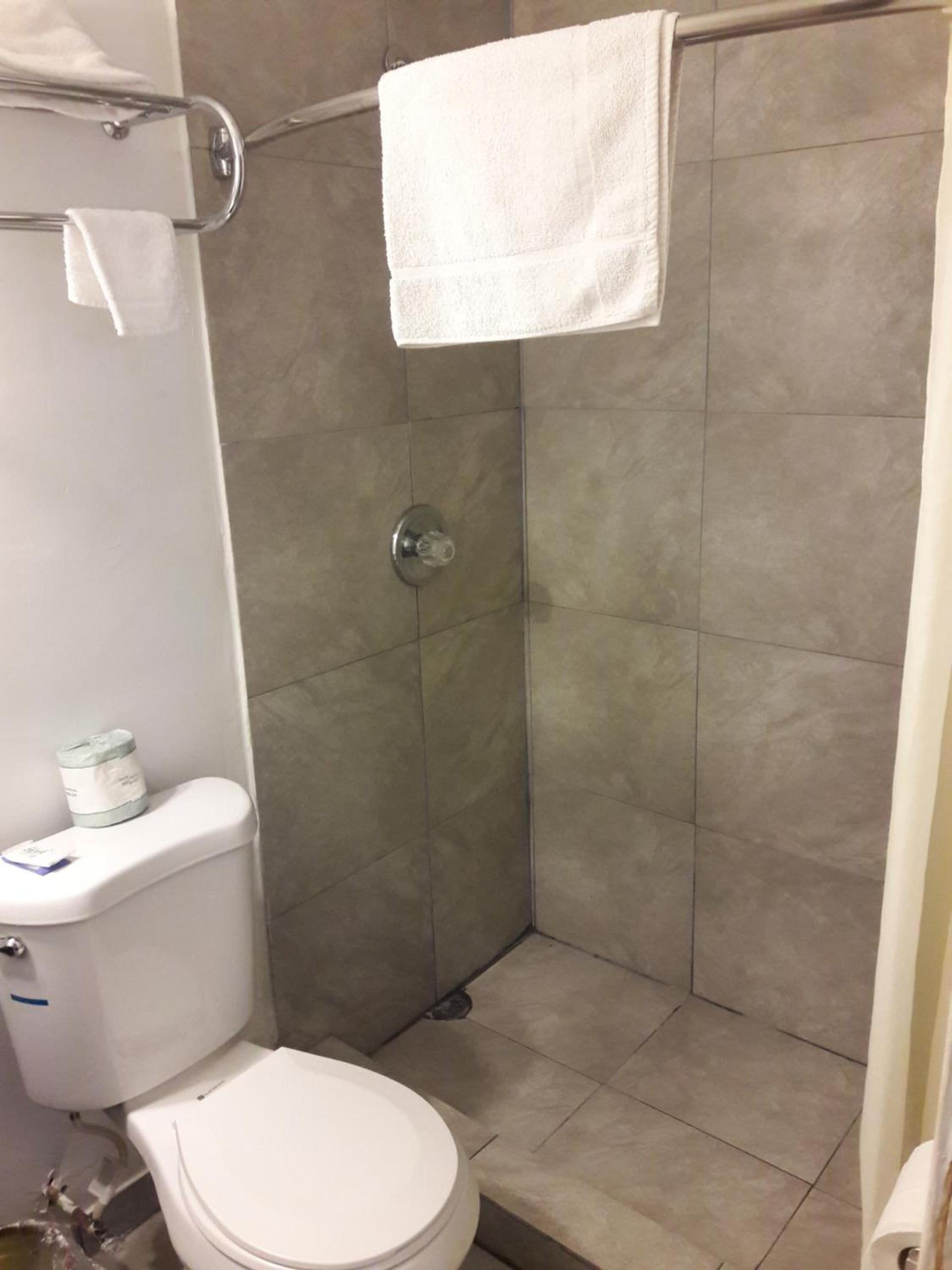 OYO Palm Leaf Motel photo 8