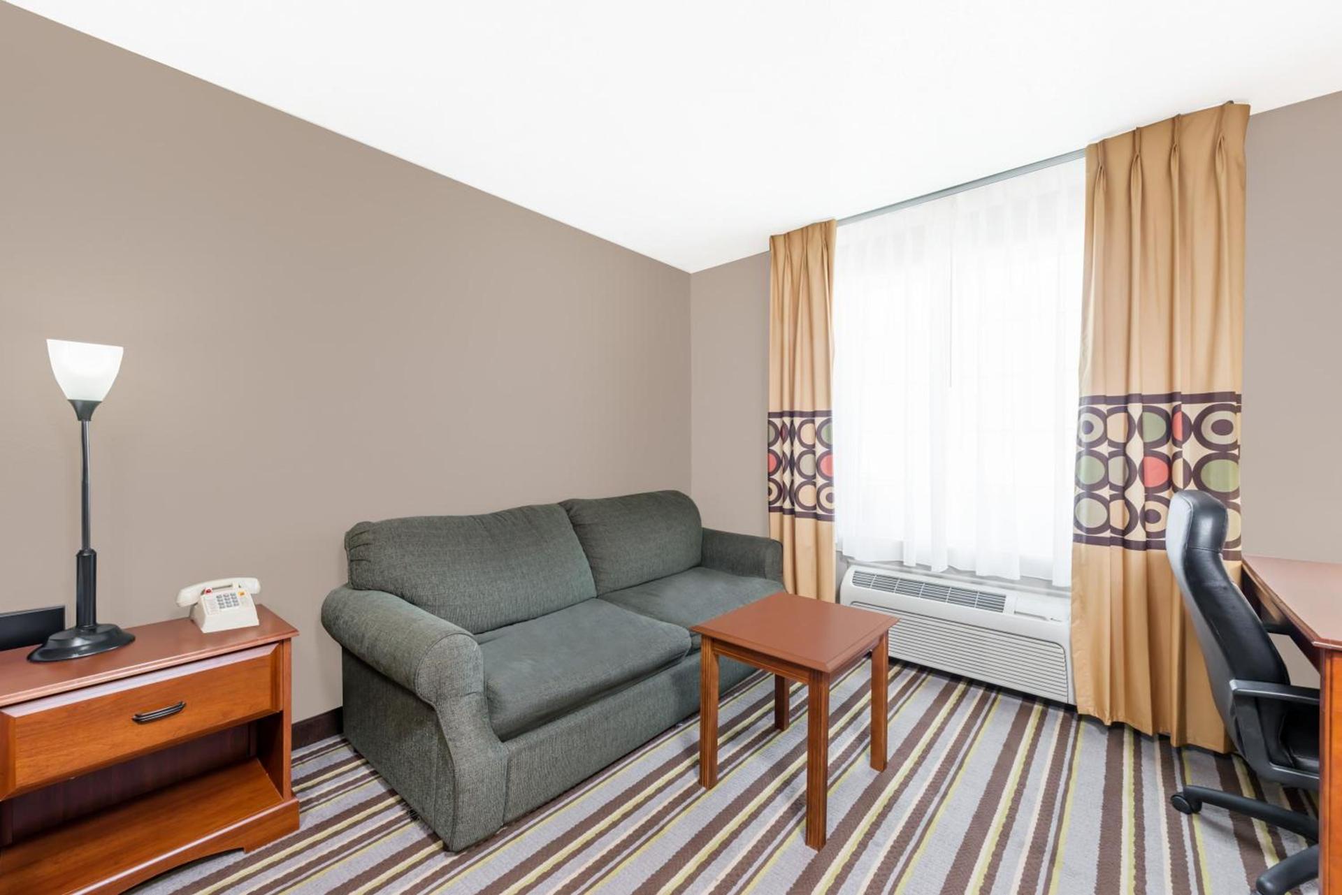 Super 8 by Wyndham Bolivar photo 30