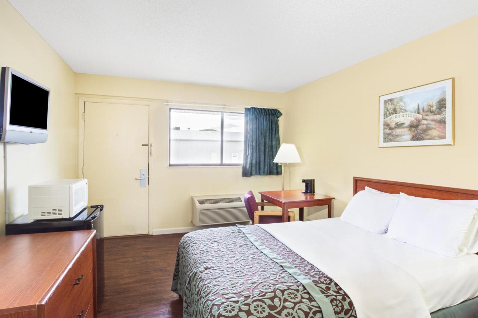 Days Inn by Wyndham Athens photo 19