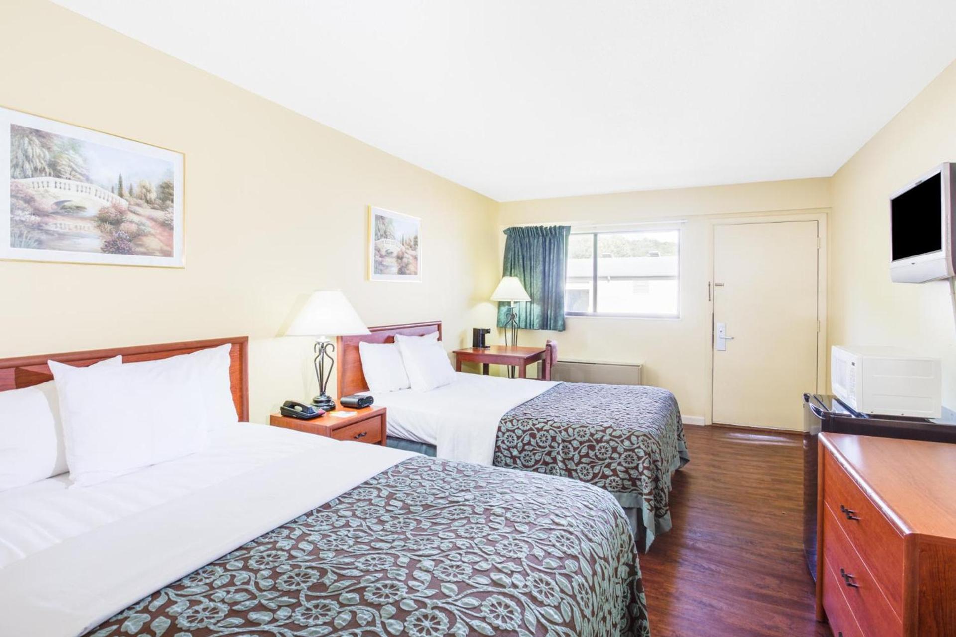 Days Inn by Wyndham Athens photo 18