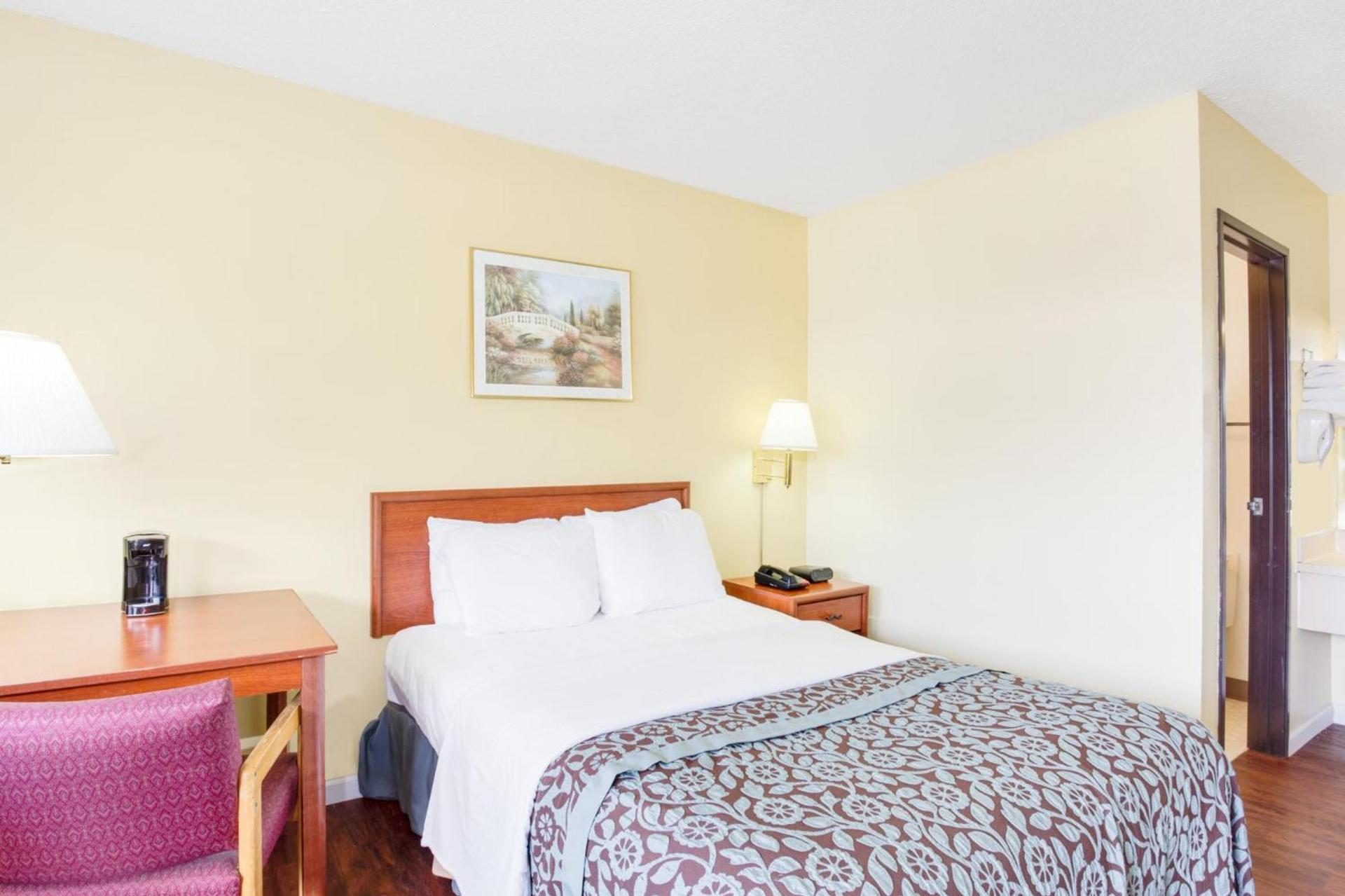 Days Inn by Wyndham Athens photo 26