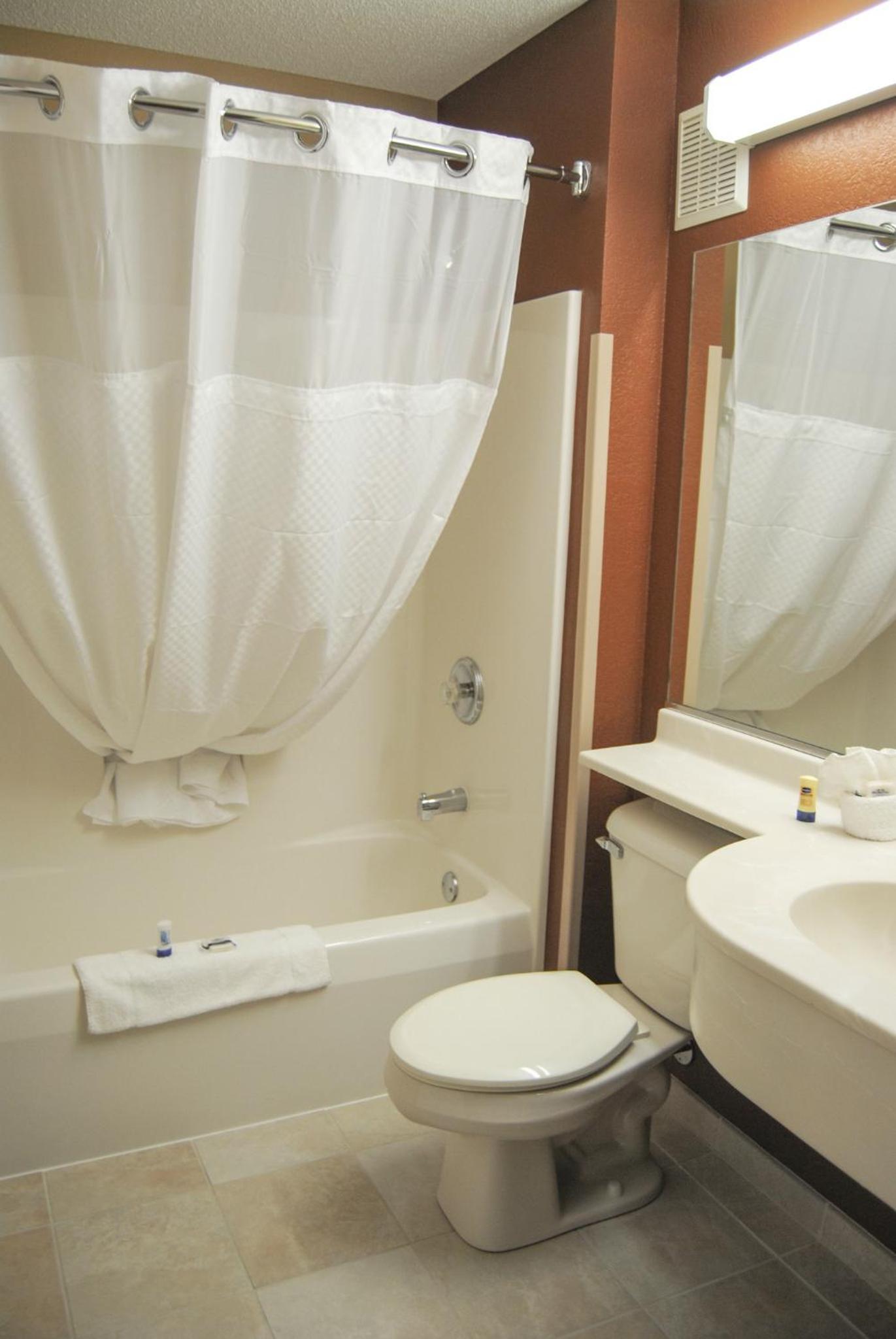 Microtel Inn & Suites By Wyndham Mineral Wells/Parkersburg photo 9