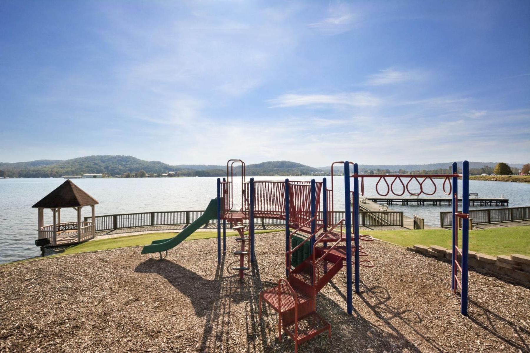 Wyndham Garden Lake Guntersville photo 13
