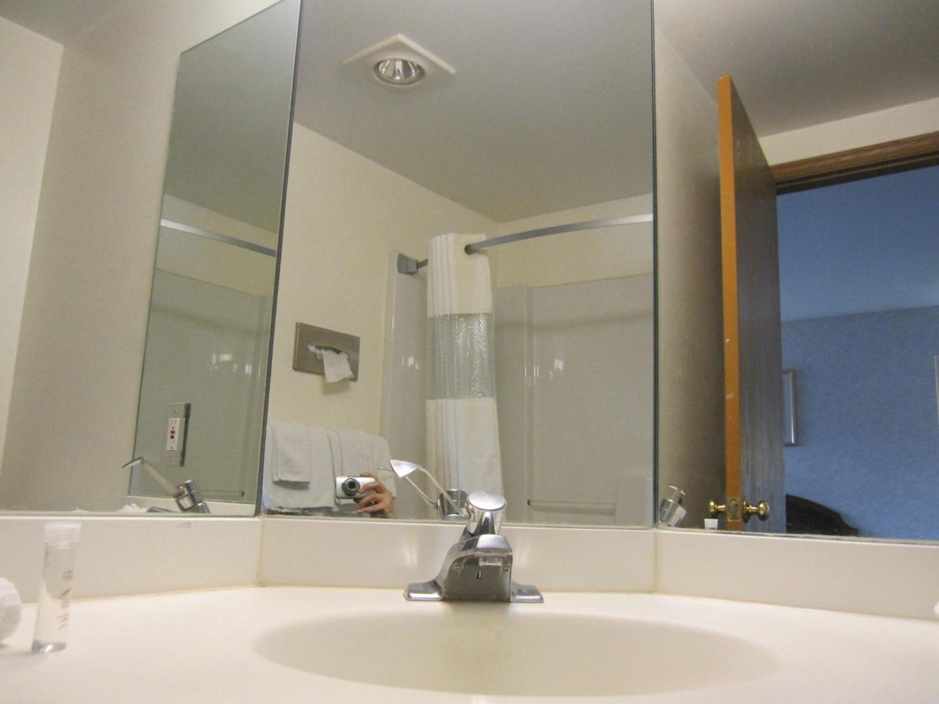 Travelodge by Wyndham Niagara Falls - New York photo 34