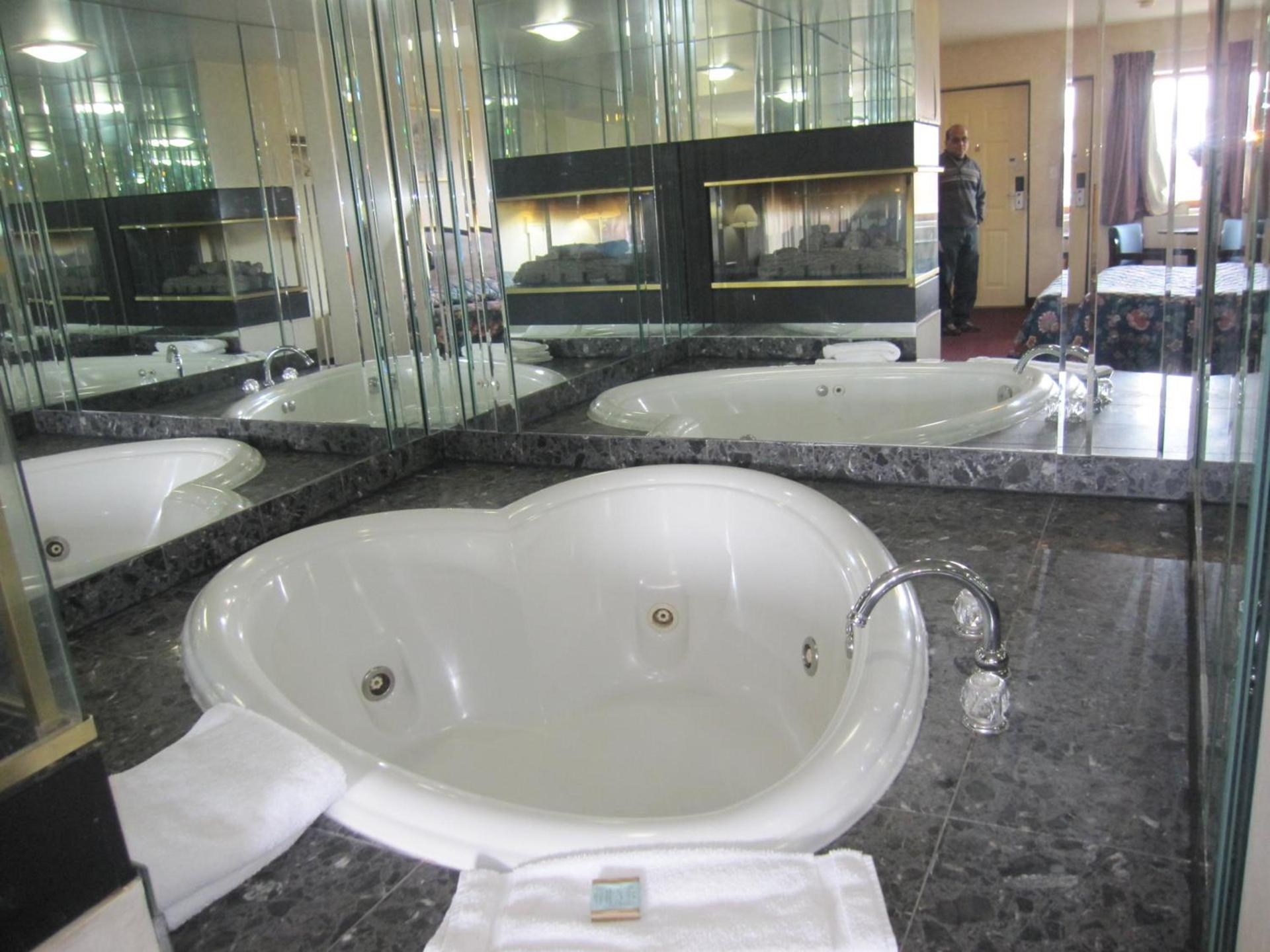 Travelodge by Wyndham Niagara Falls - New York photo 36