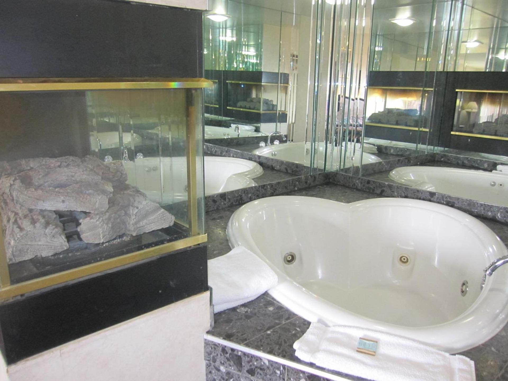Travelodge by Wyndham Niagara Falls - New York photo 35