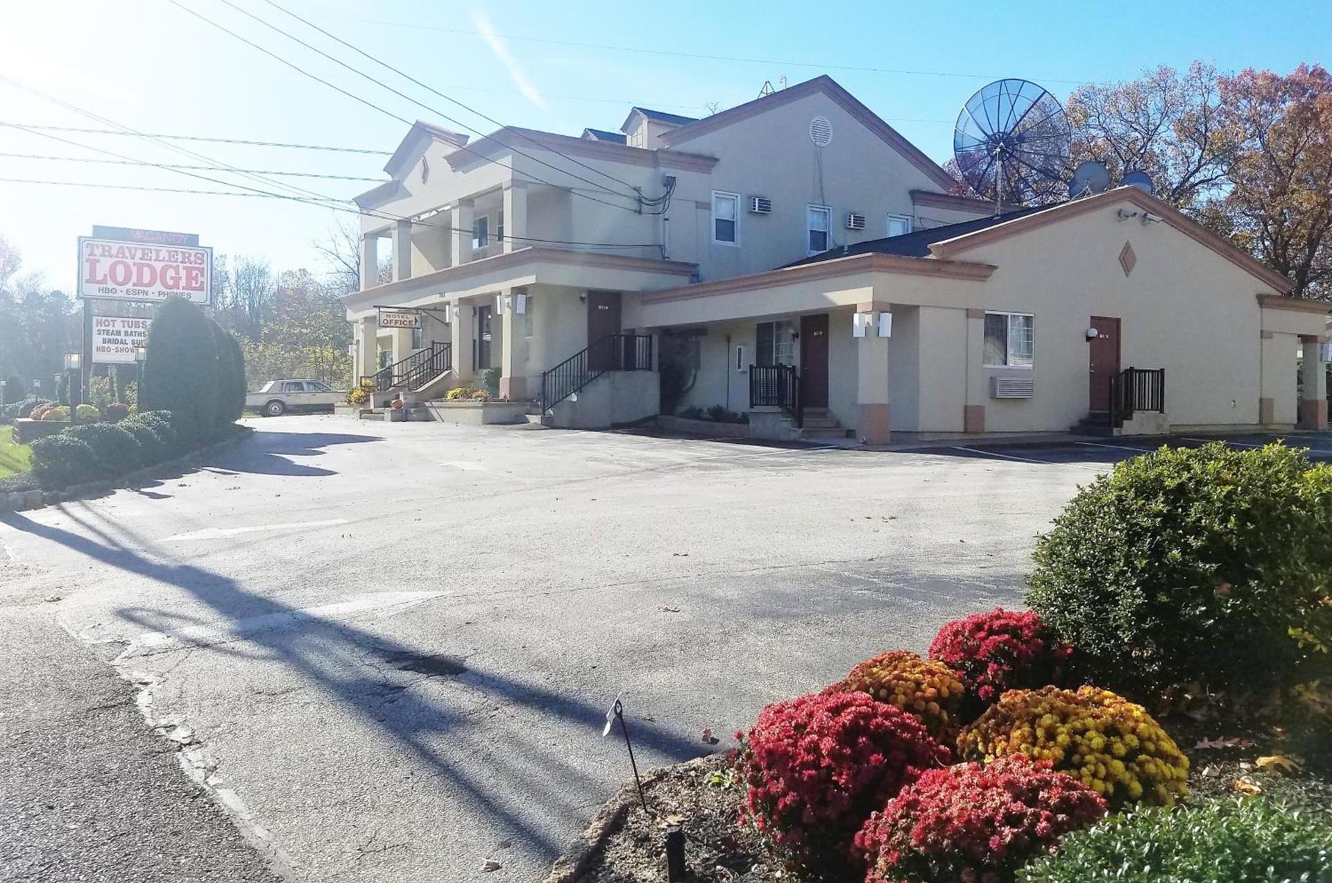 Travelers Lodge photo 11