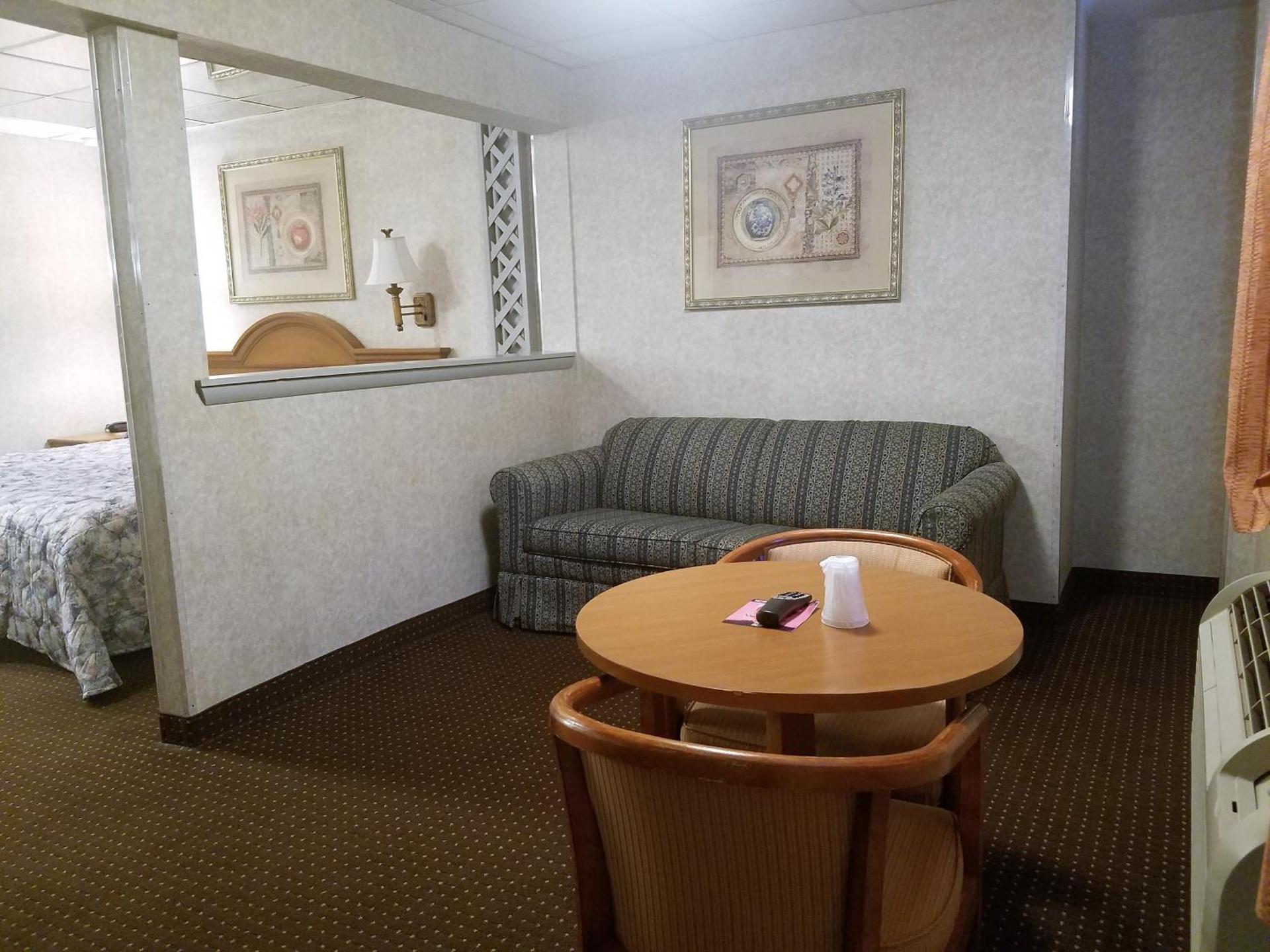 Travelers Lodge photo 23