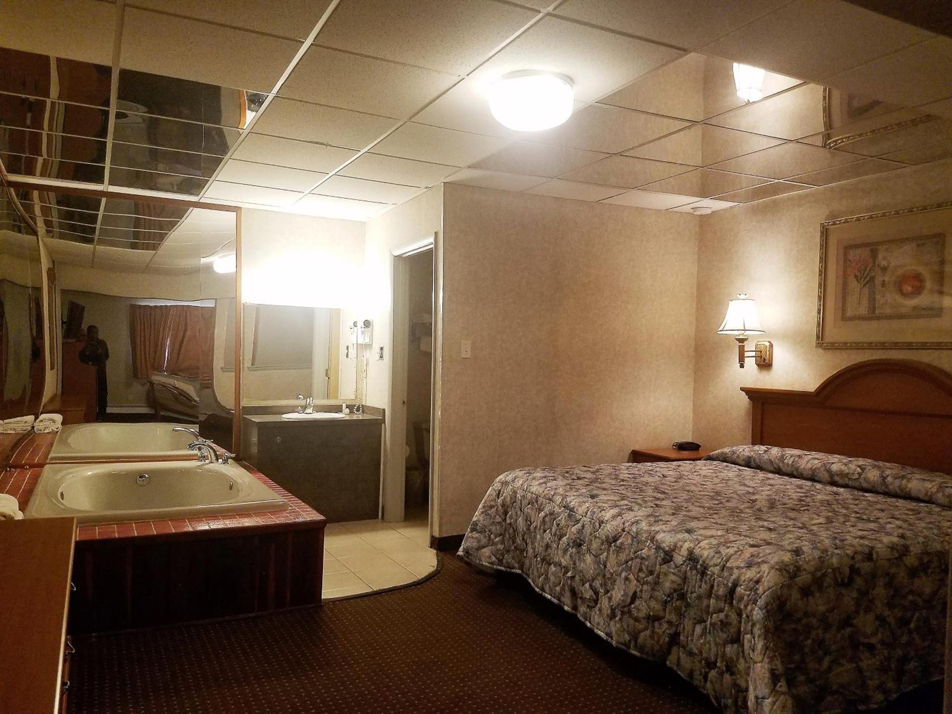 Travelers Lodge photo 15