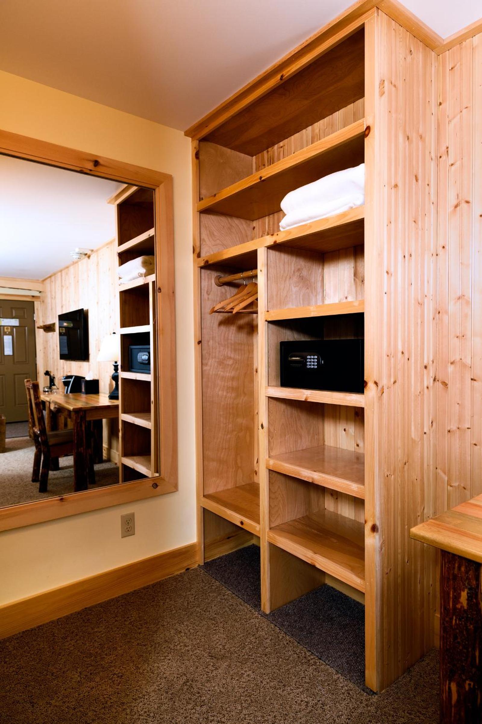 Adirondack Spruce Lodge photo 11