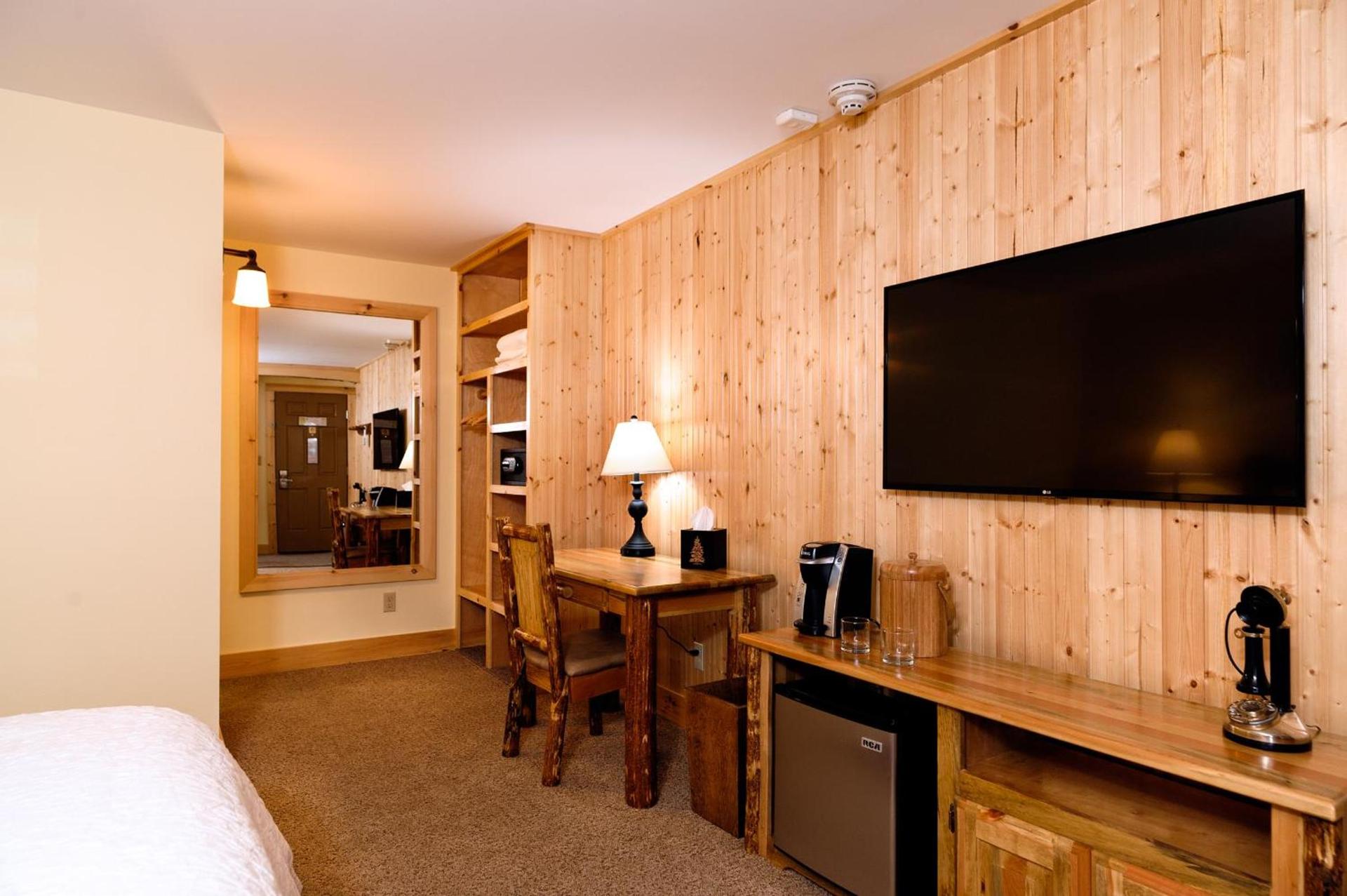 Adirondack Spruce Lodge photo 41
