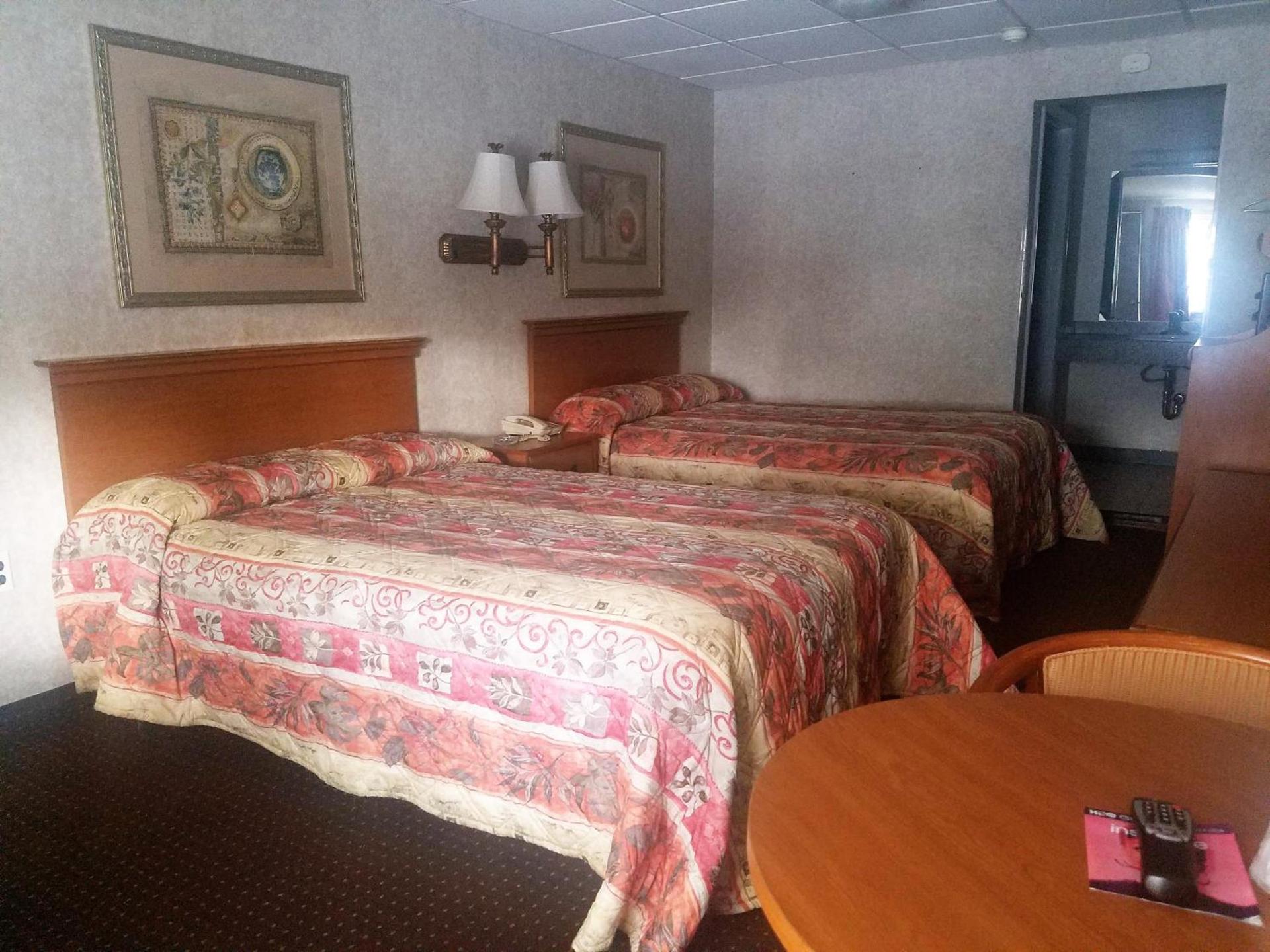 Travelers Lodge photo 22