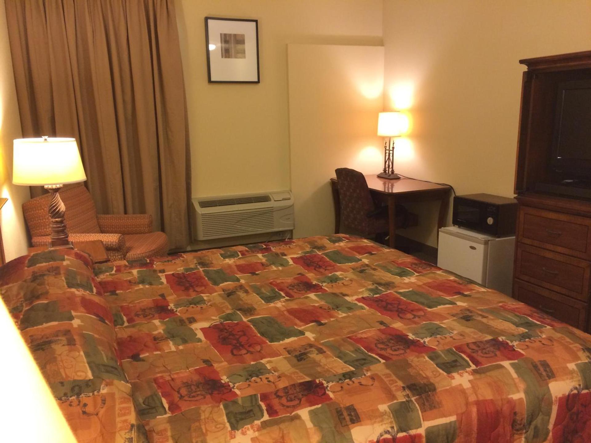 Country Regency Inn & Suites photo 11