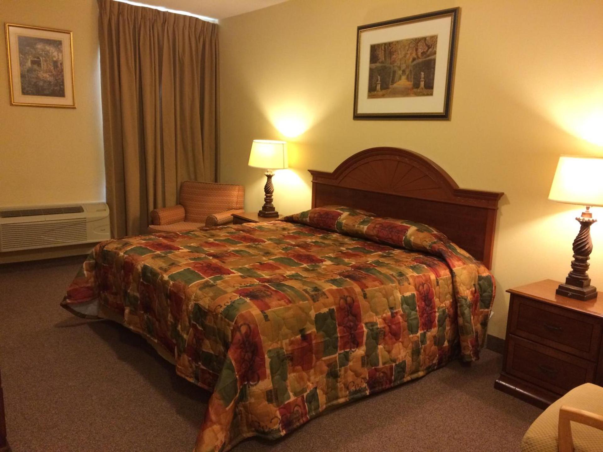 Country Regency Inn & Suites photo 9