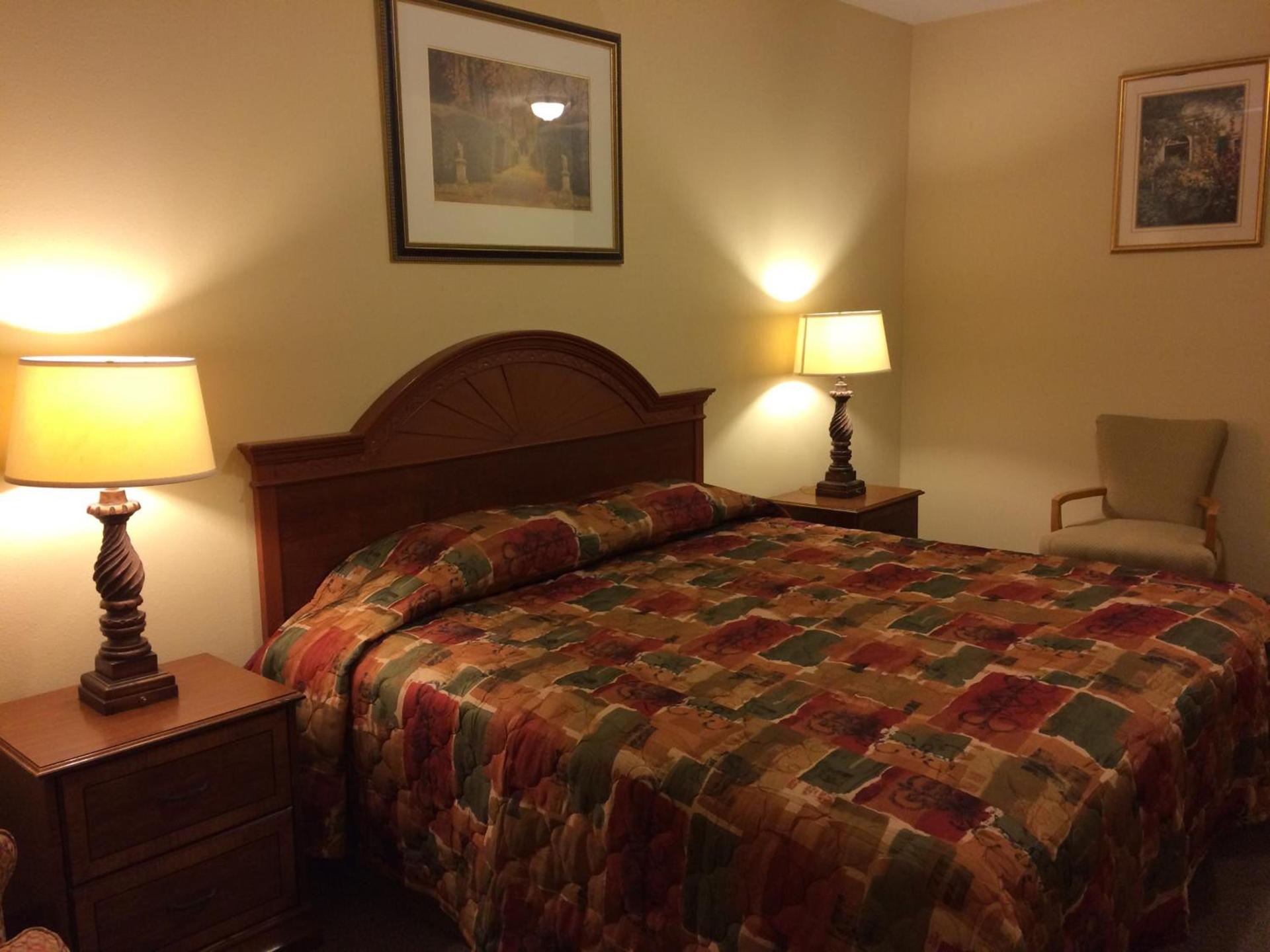 Country Regency Inn & Suites photo 7