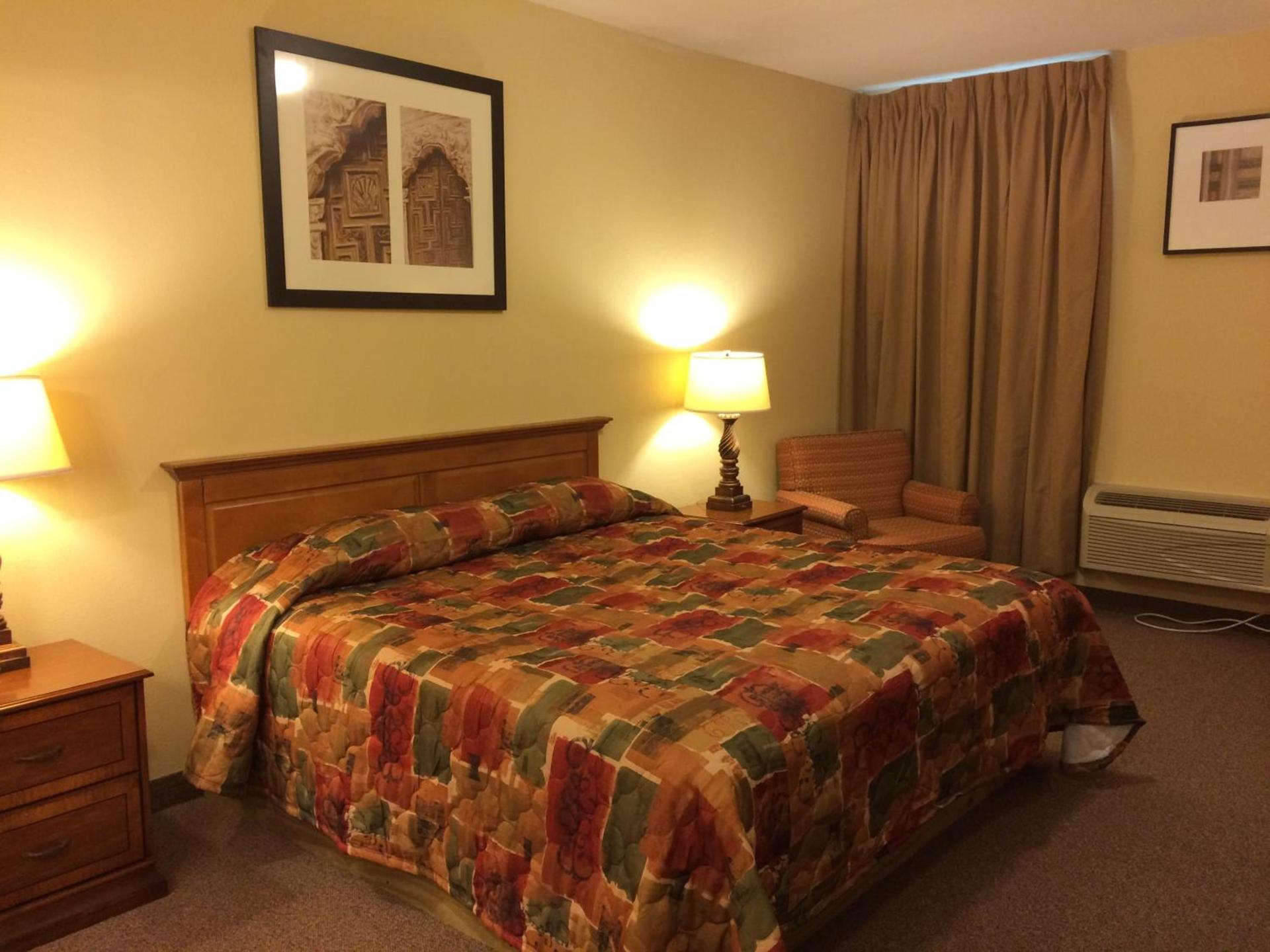 Country Regency Inn & Suites photo 6