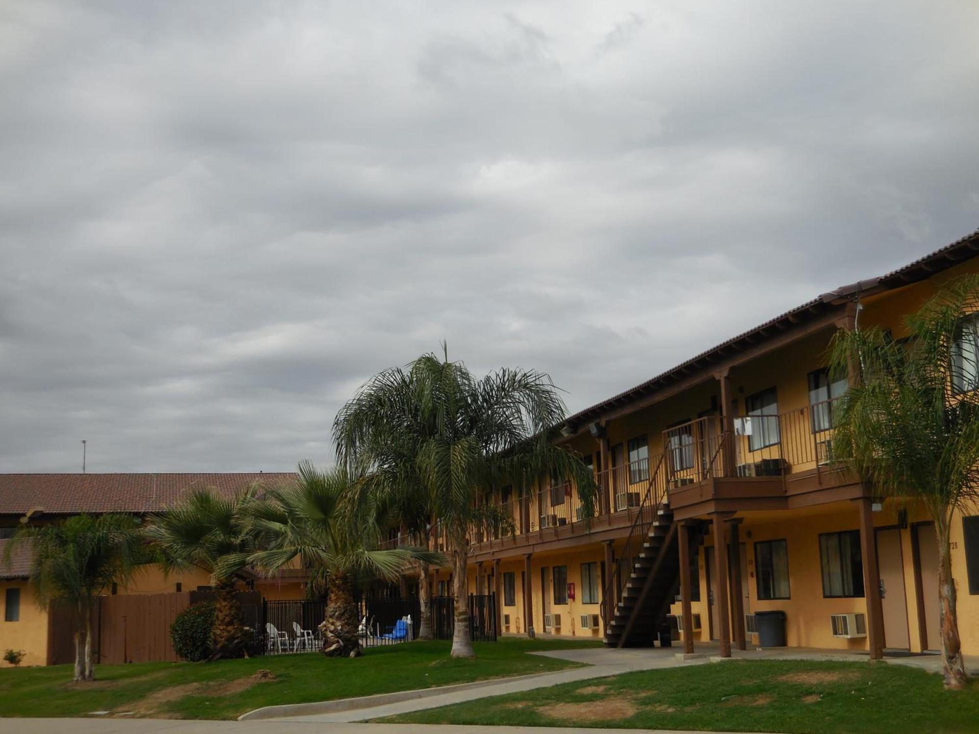 Best Economy Inn & Suites photo 9