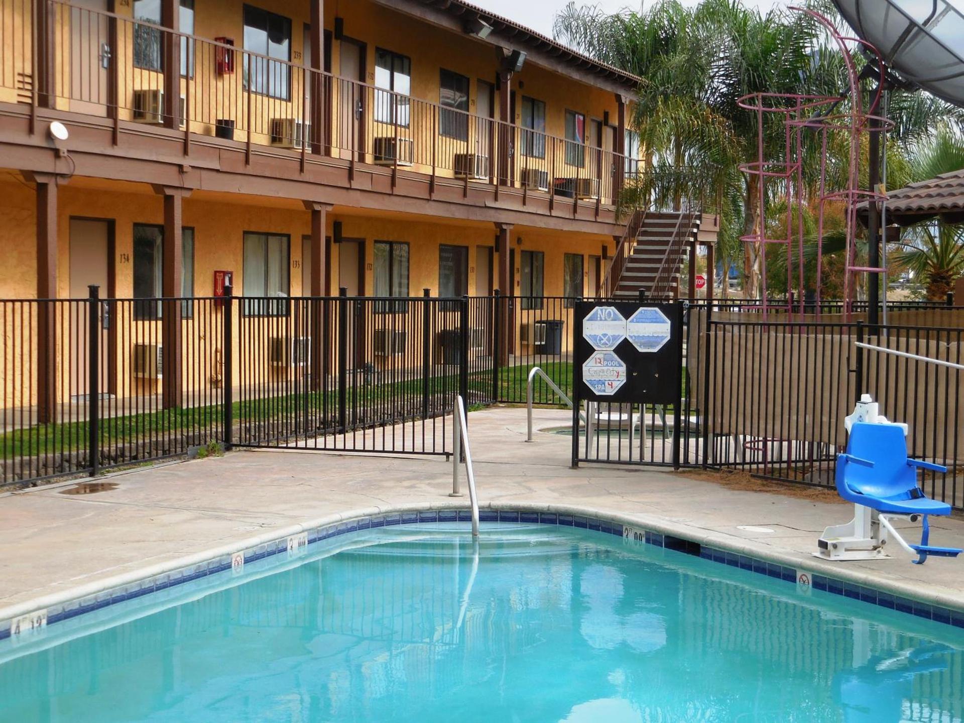 Best Economy Inn & Suites photo 4