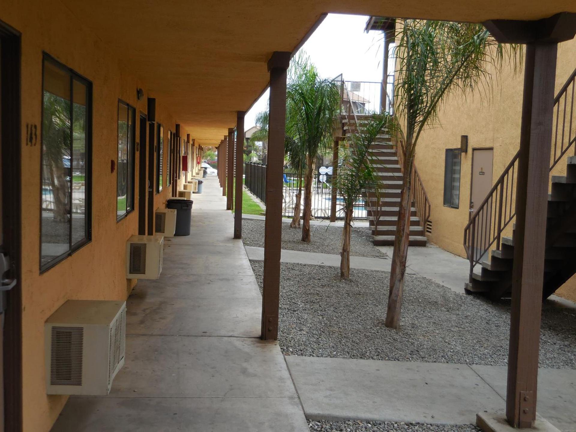 Best Economy Inn & Suites photo 7