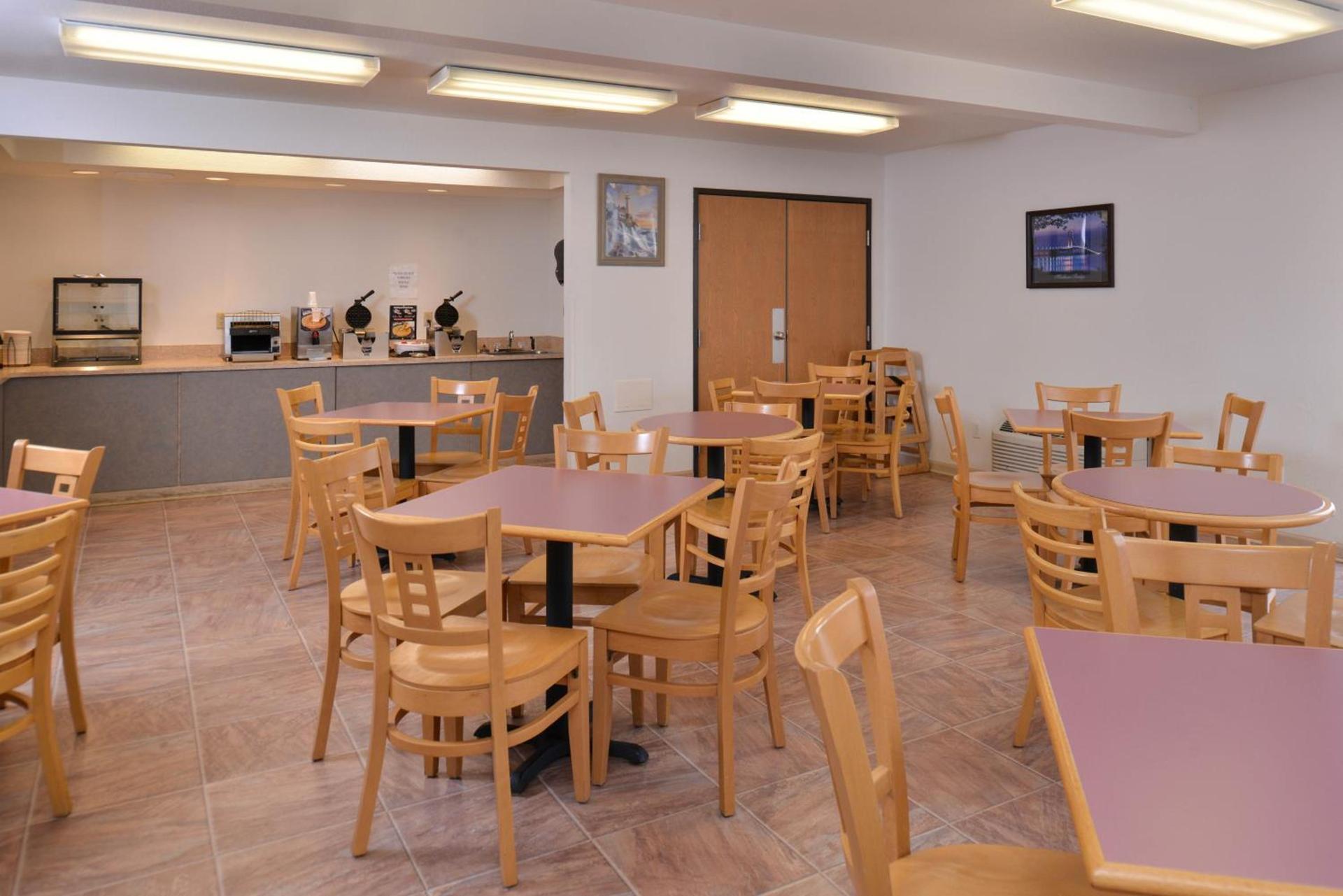 Americas Best Value Inn & Suites-Birch Run photo 4