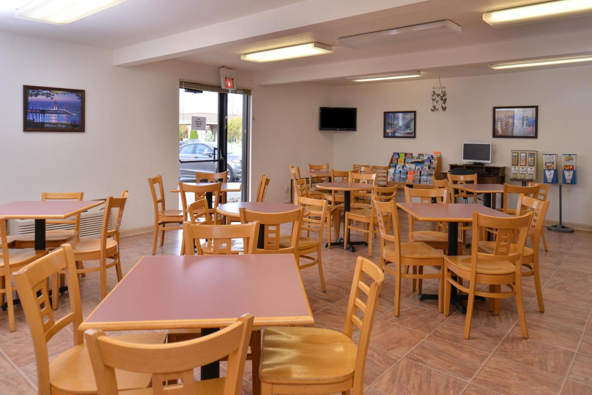 Americas Best Value Inn & Suites-Birch Run photo 6