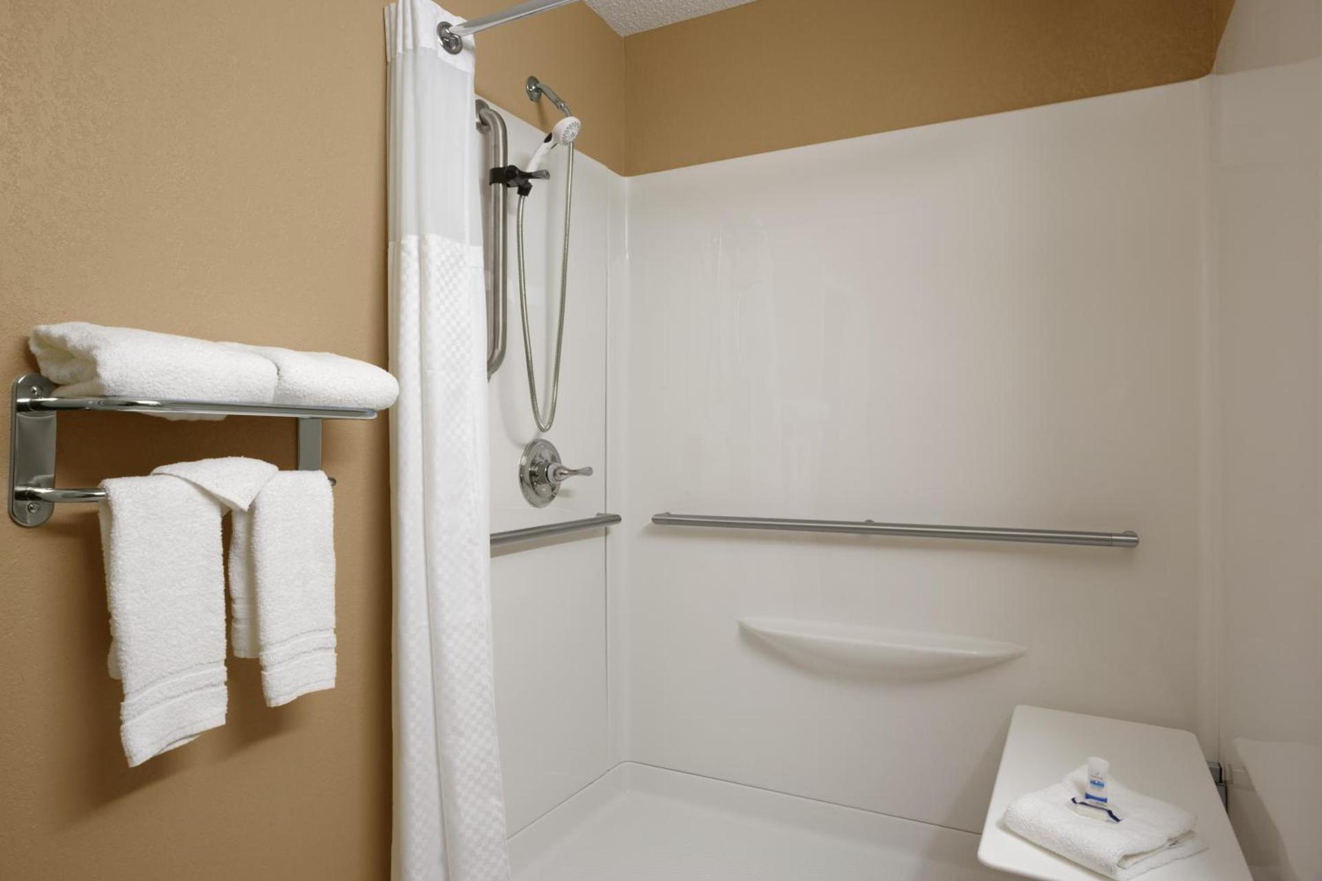 Microtel Inn & Suites By Wyndham Mineral Wells/Parkersburg photo 19