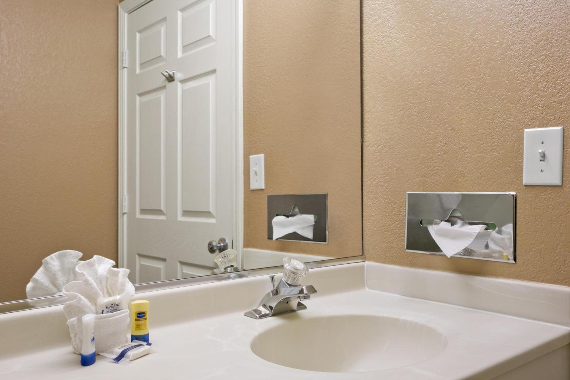 Microtel Inn & Suites By Wyndham Mineral Wells/Parkersburg photo 20