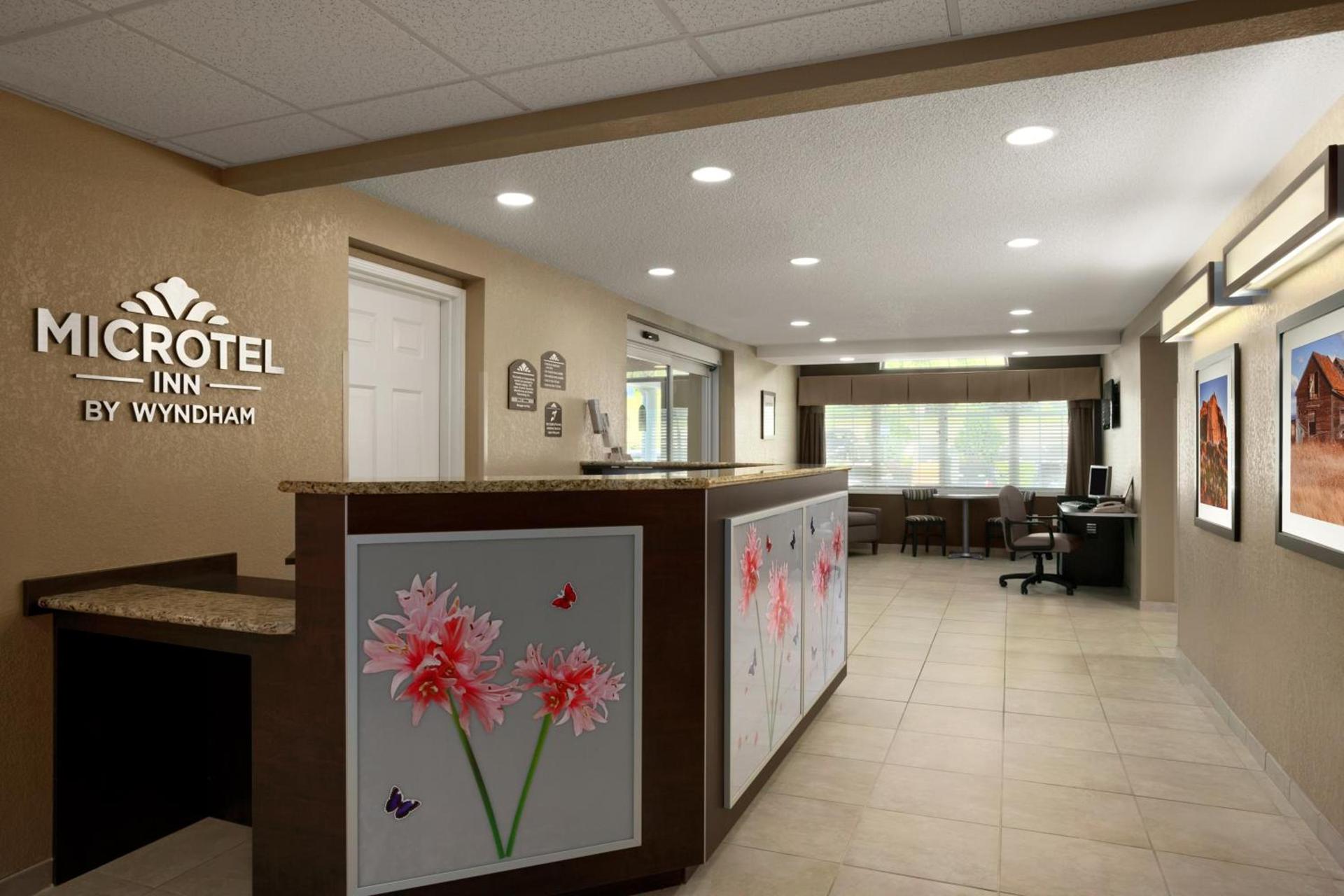 Microtel Inn & Suites By Wyndham Mineral Wells/Parkersburg photo 24